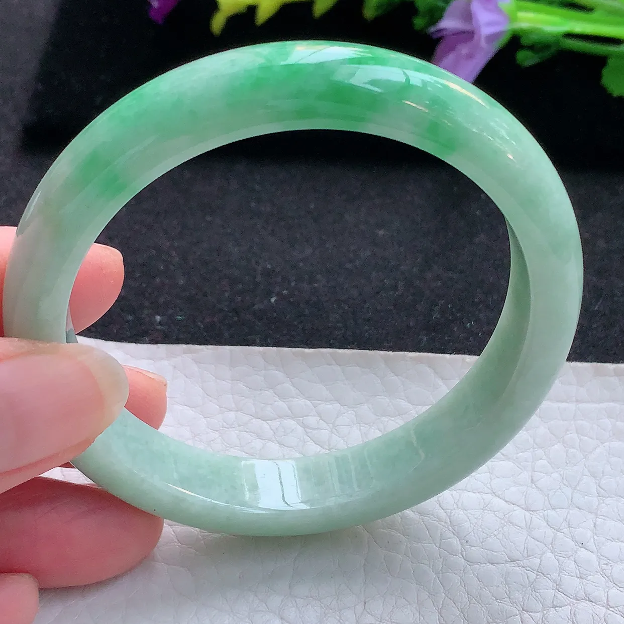 hy实拍56*12*7.4平安镯 天然翡翠A货手镯水润辣绿宽边正圈玉镯子