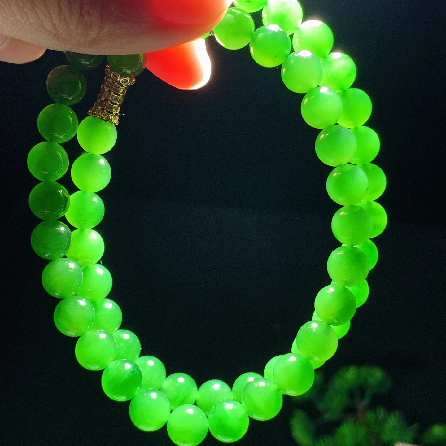 和田玉阳绿俄罗斯碧玉项链。碧玉妈妈链。单颗尺寸8！玉质细腻油润。手推出油。佩戴高端典雅。lt251227