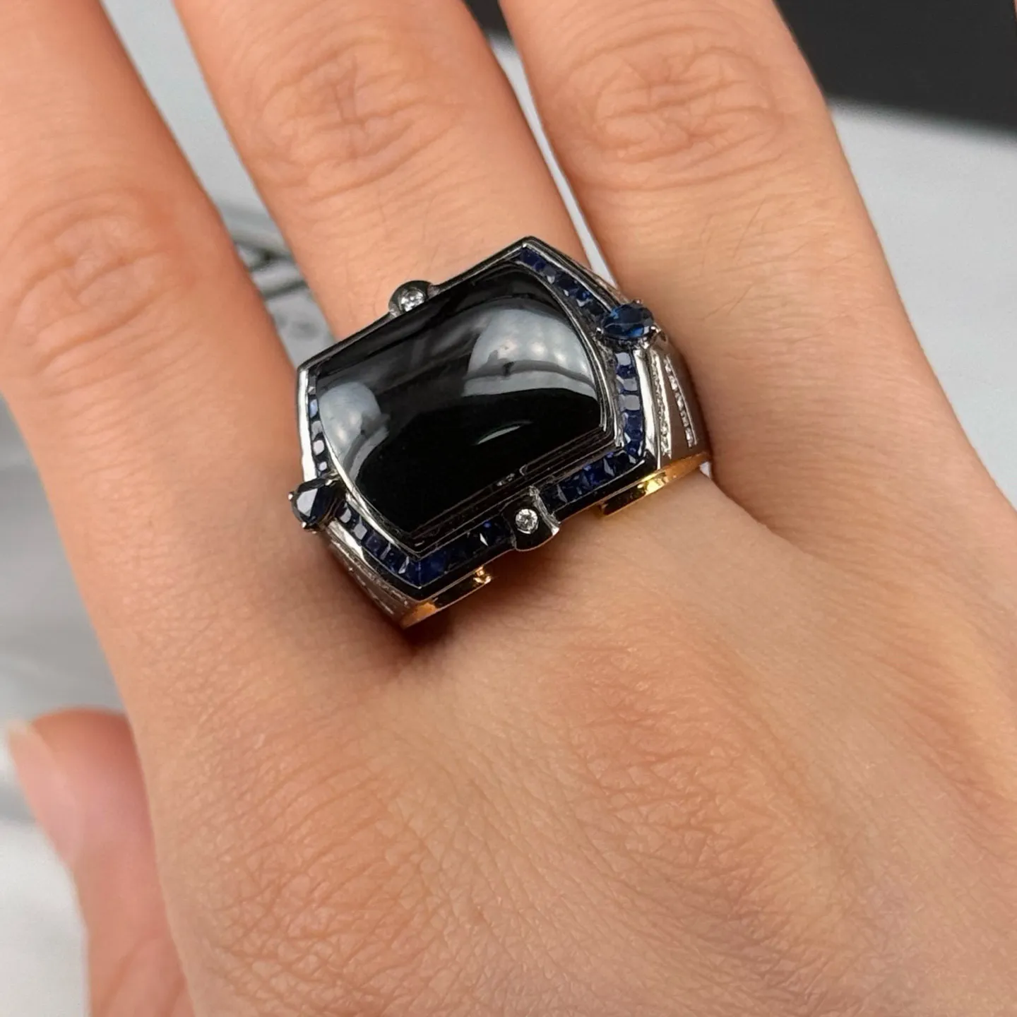 精品18k豪镶墨翠男戒 种好色正 黑度极好 打灯通透 油性十足 尺寸15.7