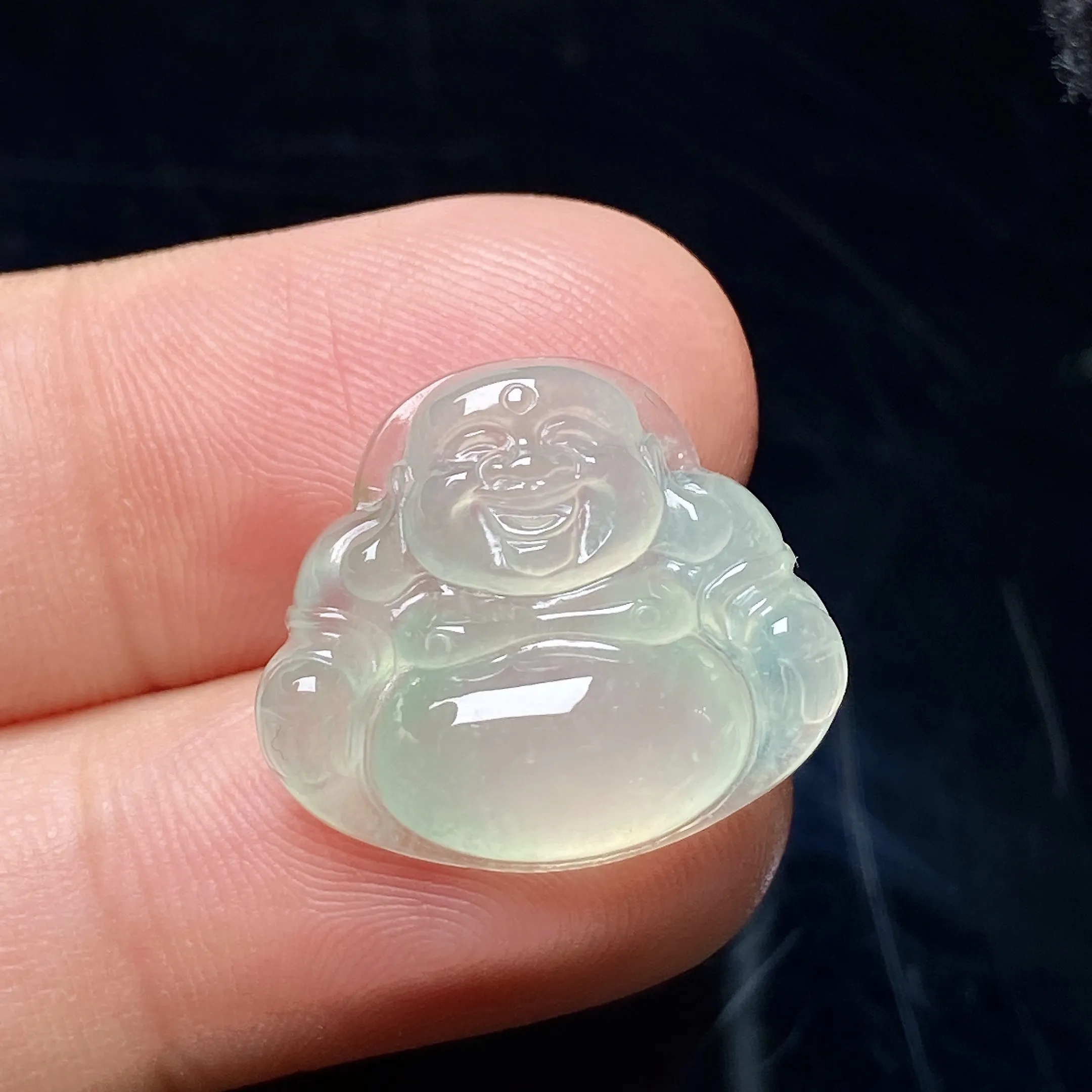 冰晴底笑佛，冰润细腻，品相饱满，种水足 整体尺寸17.9*20*4.7