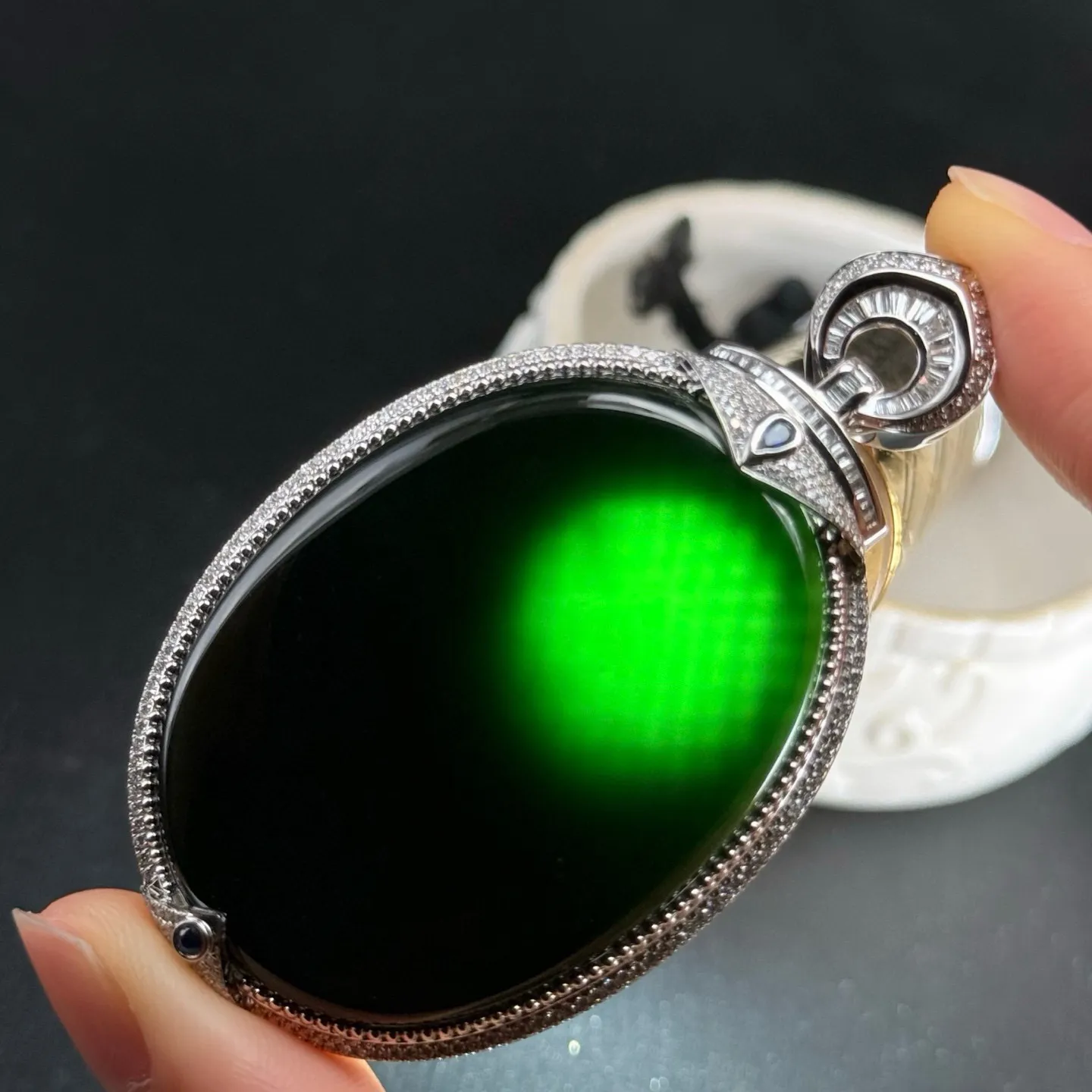 墨翠无事牌 种好色正 黑度极好 打灯通透 油性十足 尺寸66.8