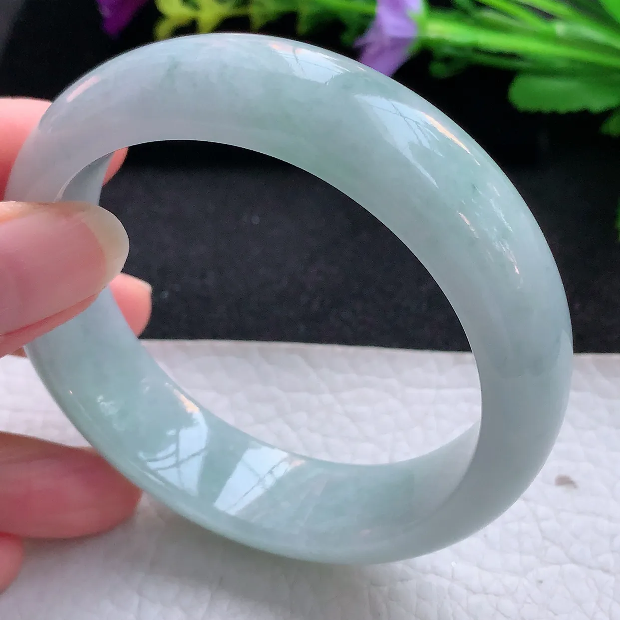 js实拍57*17.8*8轮胎镯 天然翡翠A货手镯水润浅绿底宽边正圈玉镯子