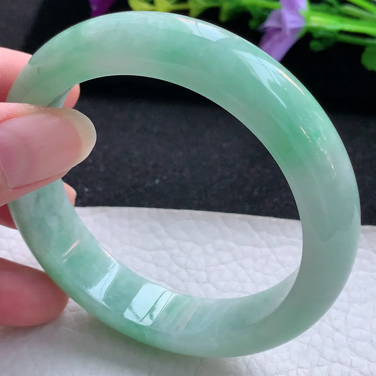 hy实拍58*14.3*8.8平安镯 天然翡翠A货手镯清新飘绿宽边正圈玉镯子