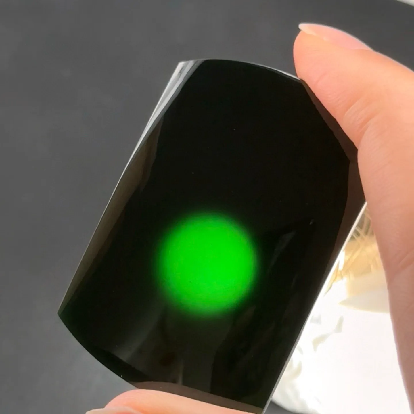 墨翠无事牌 种好色正 黑度极好 打灯通透 油性十足 尺寸49.3