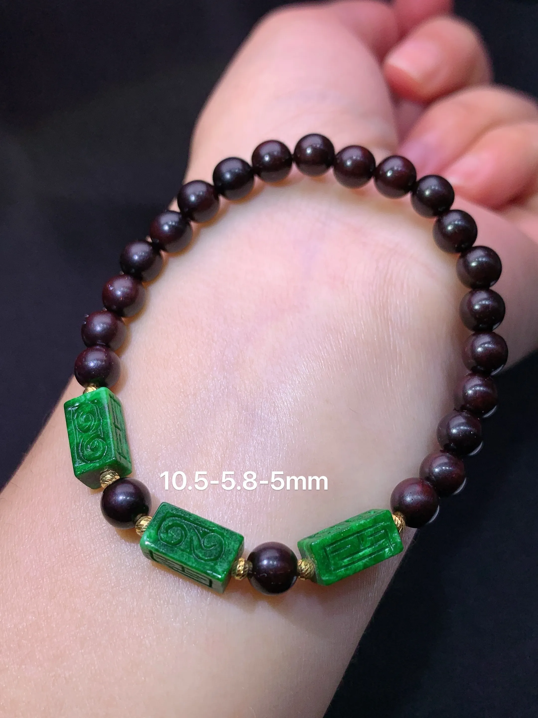 冰阳绿路路通木珠手串，手链，冰润色辣，种老水足，整体尺寸10.5*5.8*5