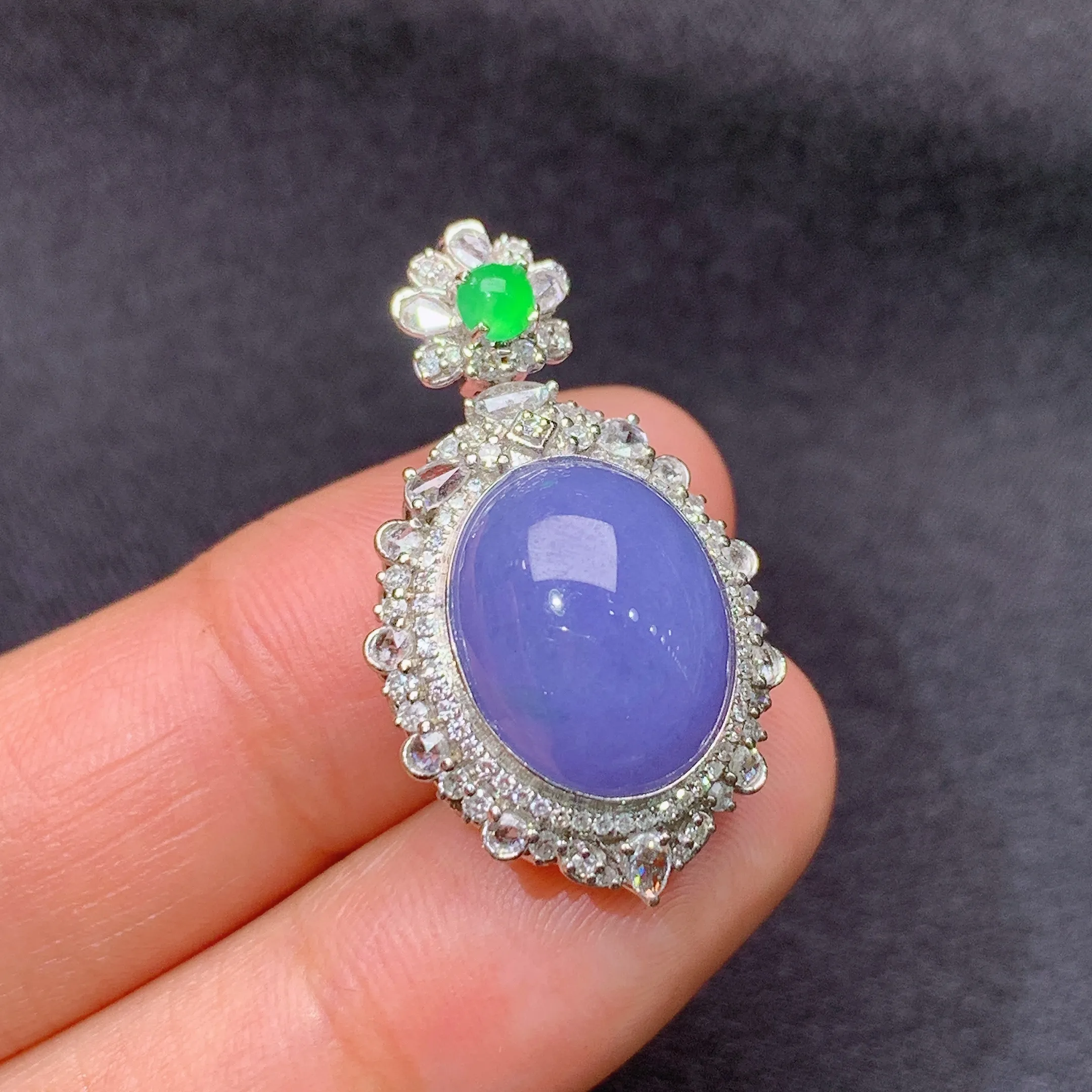 冰紫罗兰蛋面吊坠，18k金镶嵌，温润细腻，颜色浓郁，28*16.3*11.3