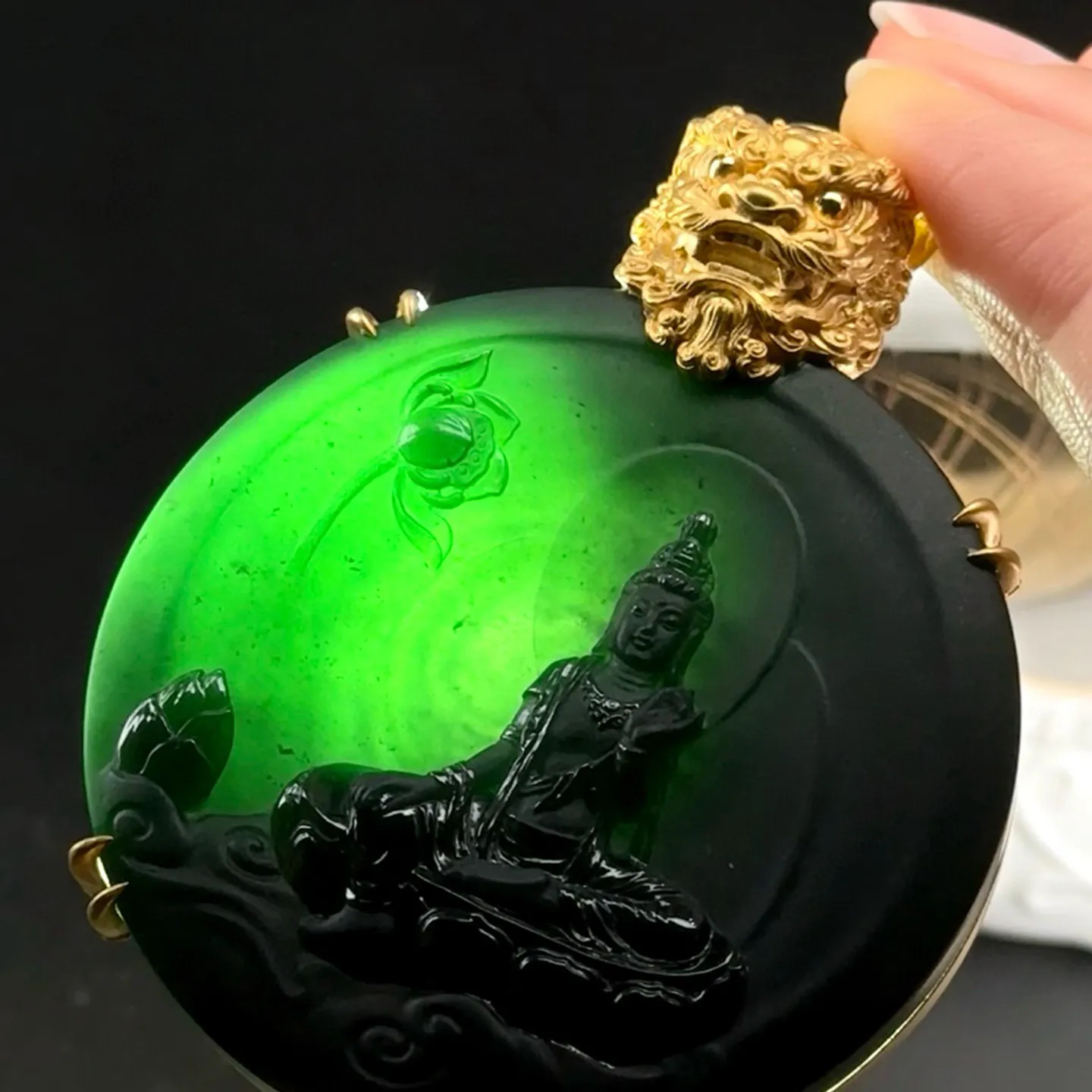 精品18k重金豪镶墨翠观音 种好色正 黑度好 打灯通透 油性十足 尺寸70