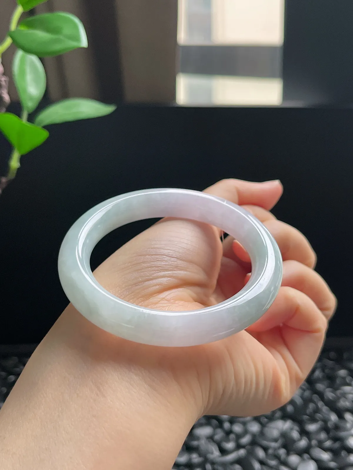 圆镯51.8圈口，翡翠糯化种淡紫色手镯