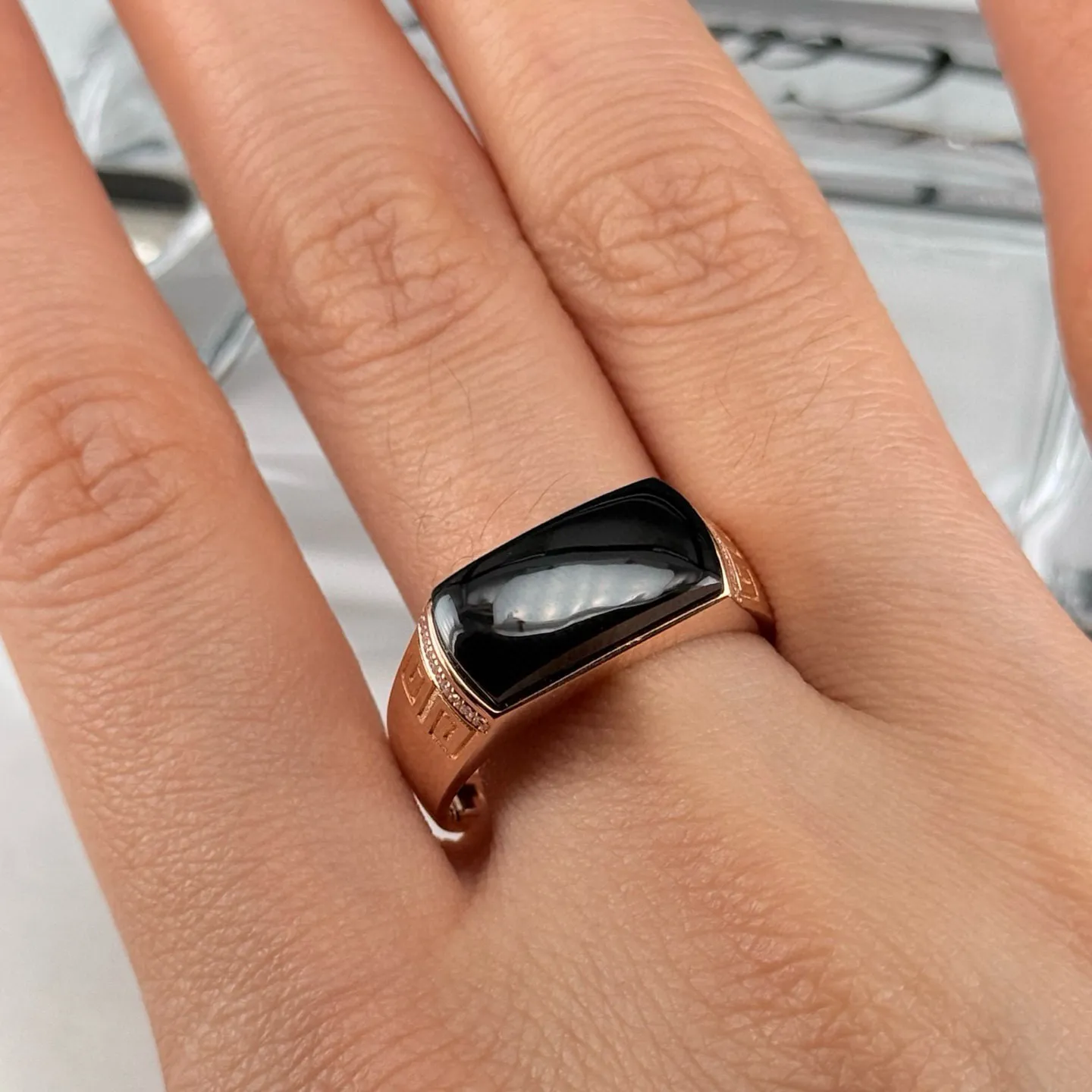 精品18k墨翠马鞍戒指 种好色正 黑度极好 打灯通透 油性十足 尺寸14.8