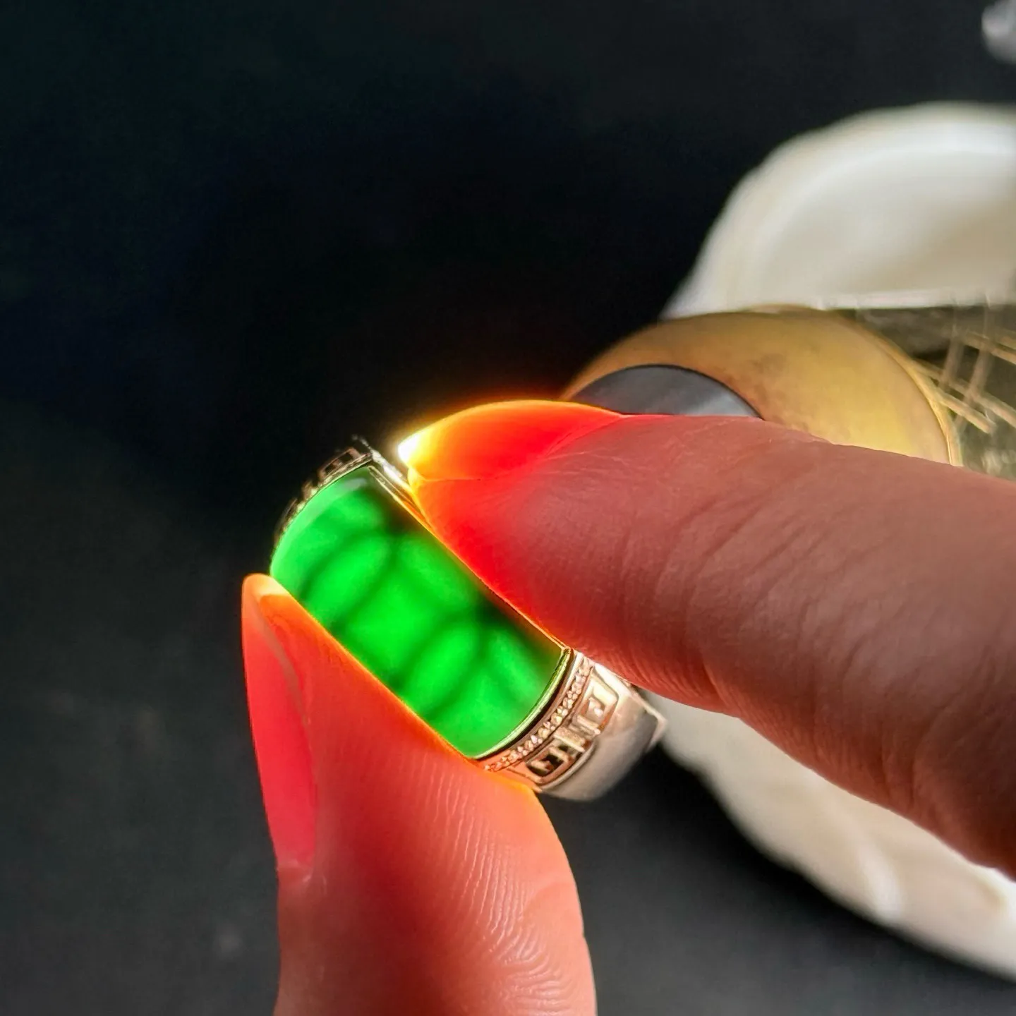 精品18k墨翠马鞍戒指 种好色正 黑度极好 打灯通透 油性十足 尺寸14.8