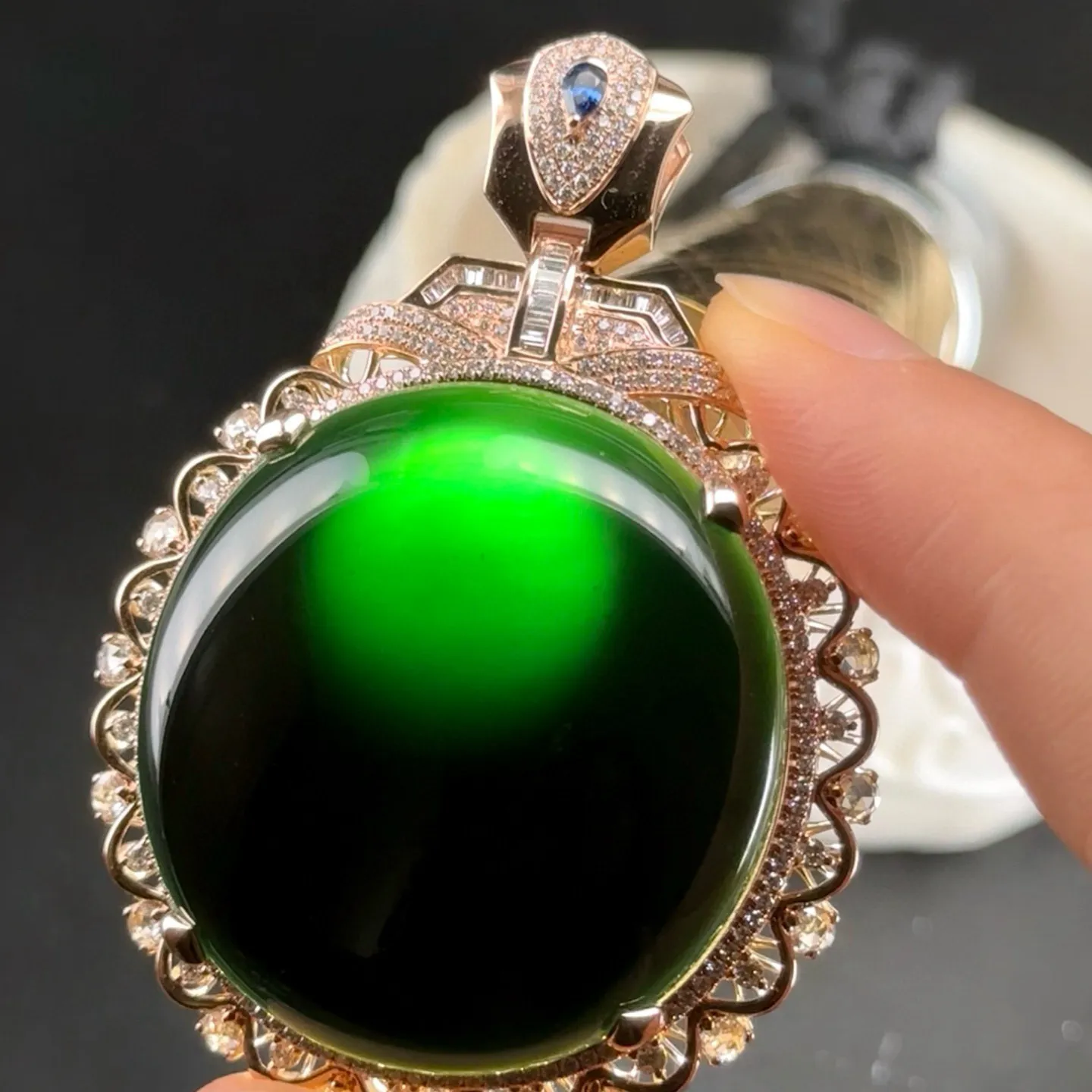 墨翠蛋面吊坠 重金豪镶 打灯通透 油性十足 尺寸57.1