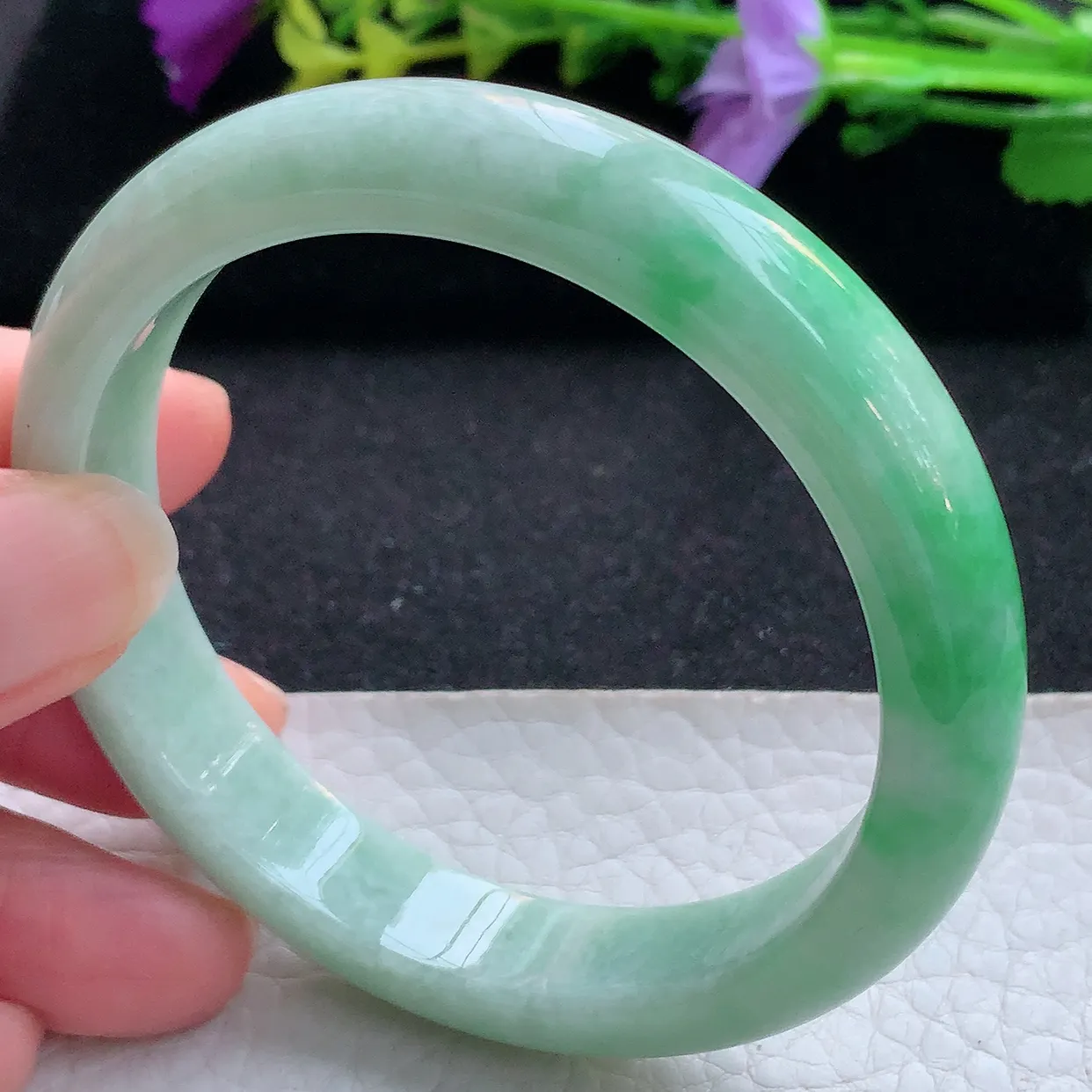 hy实拍56*12*7.4平安镯 天然翡翠A货手镯水润辣绿宽边正圈玉镯子