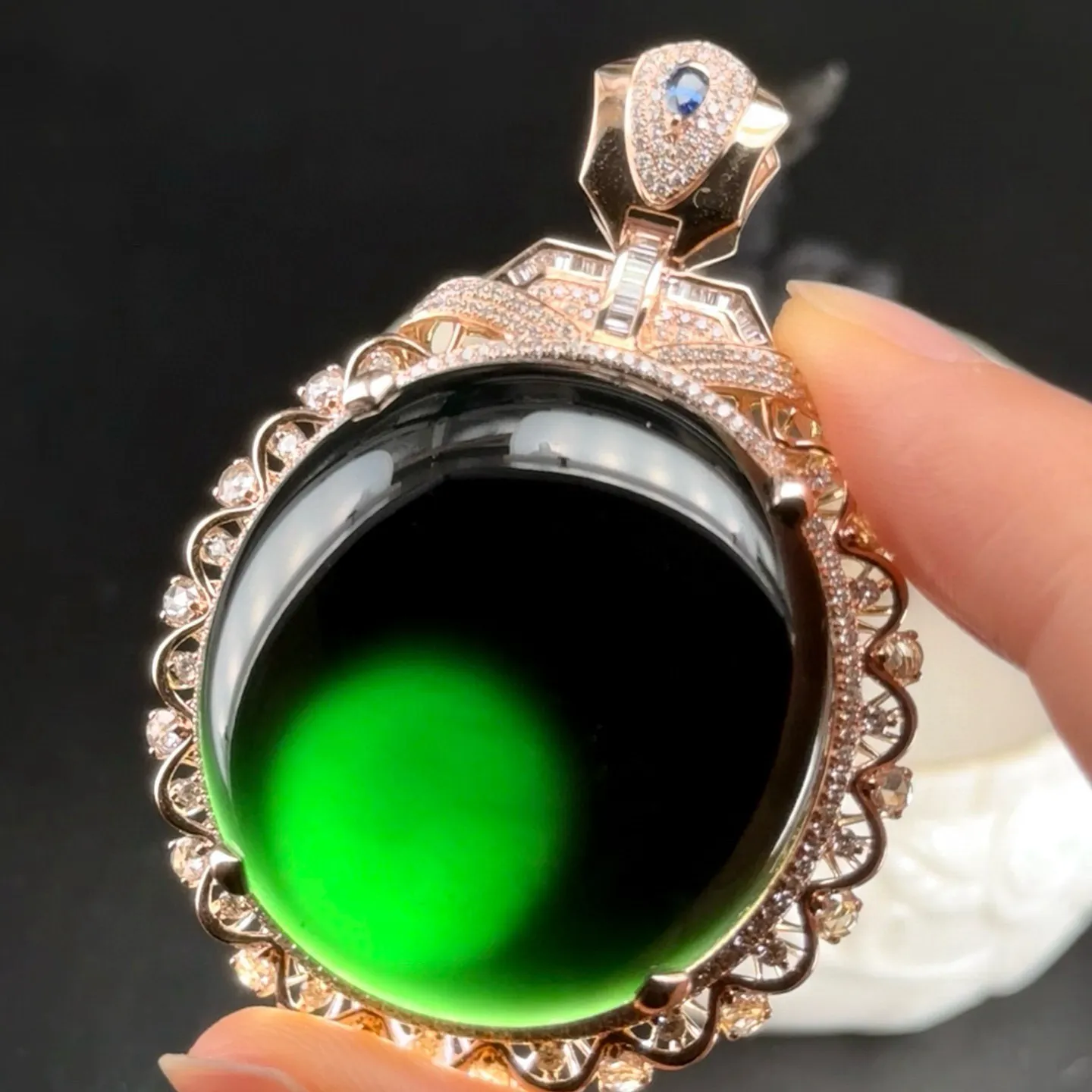 墨翠蛋面吊坠 重金豪镶 打灯通透 油性十足 尺寸57.1