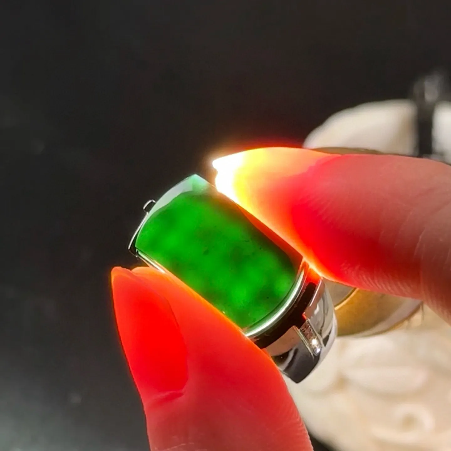 精品18k墨翠马鞍男戒 重金豪镶 打灯通透 油性十足 尺寸16.2