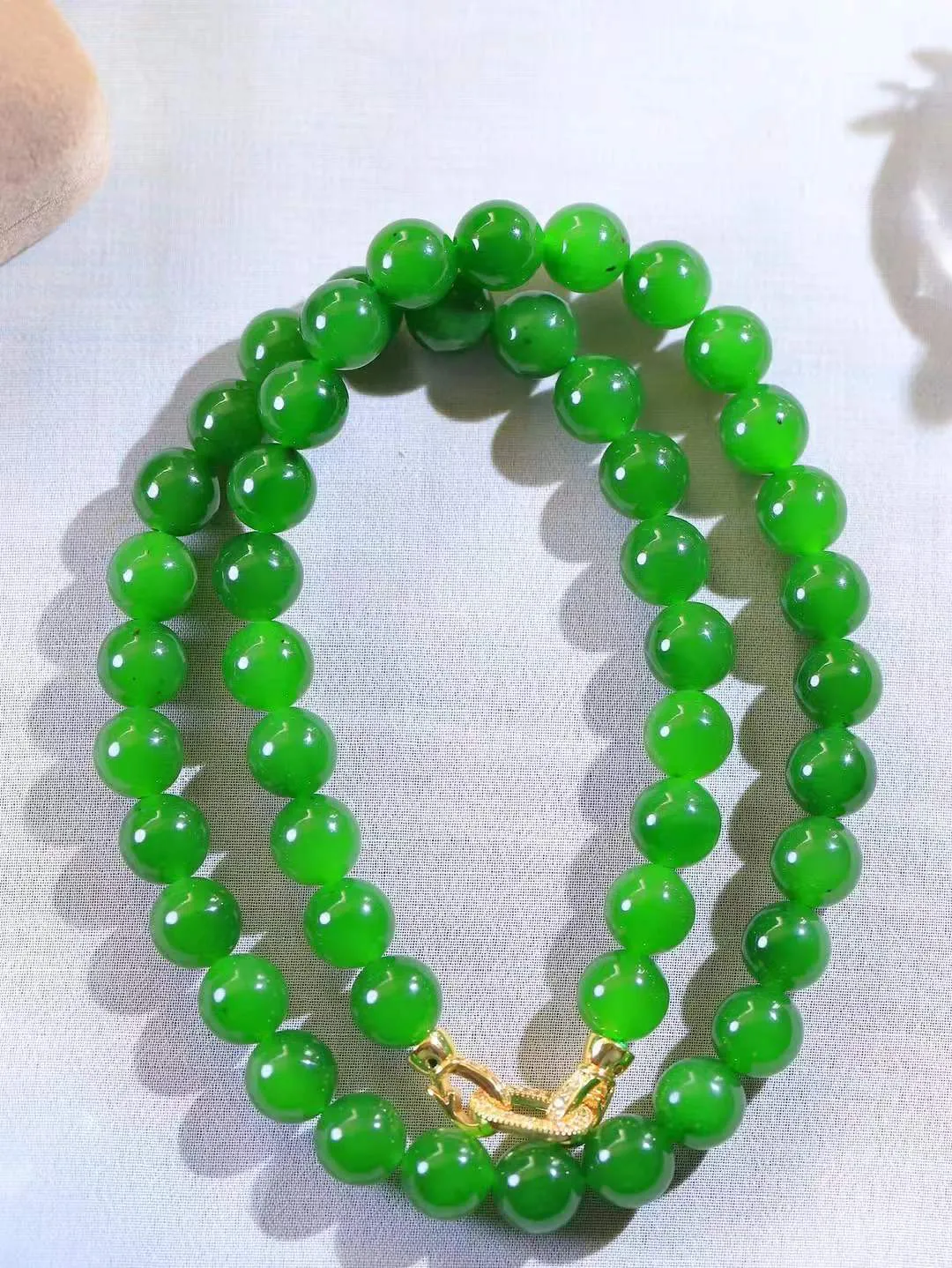 【珠圆玉润.项链】

精品和田玉碧玉珠圆玉润项链 玉质细腻油润 饱满光滑 质朴无华，悠远简单，人心境界远，百世修炼深，心灵常驻善意持，觉悟人生百世修。重77.3克 尺寸取一10mm  FDL-221202822