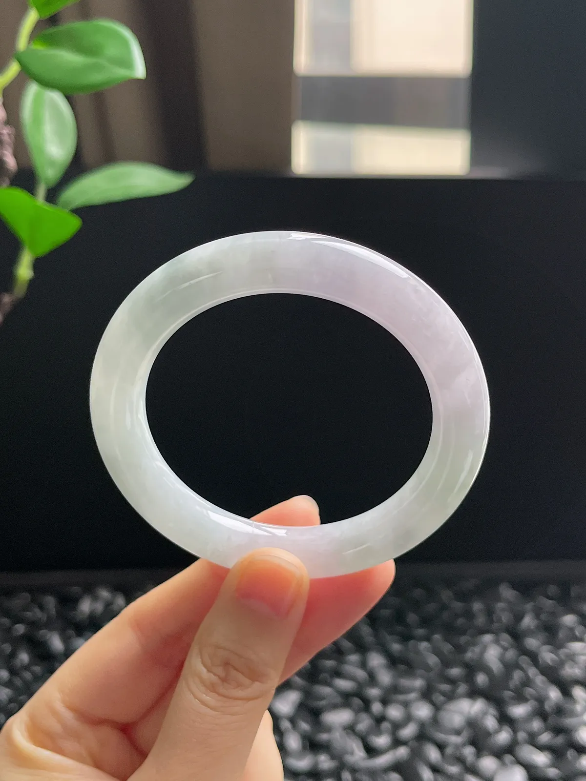 圆镯51.8圈口，翡翠糯化种淡紫色手镯