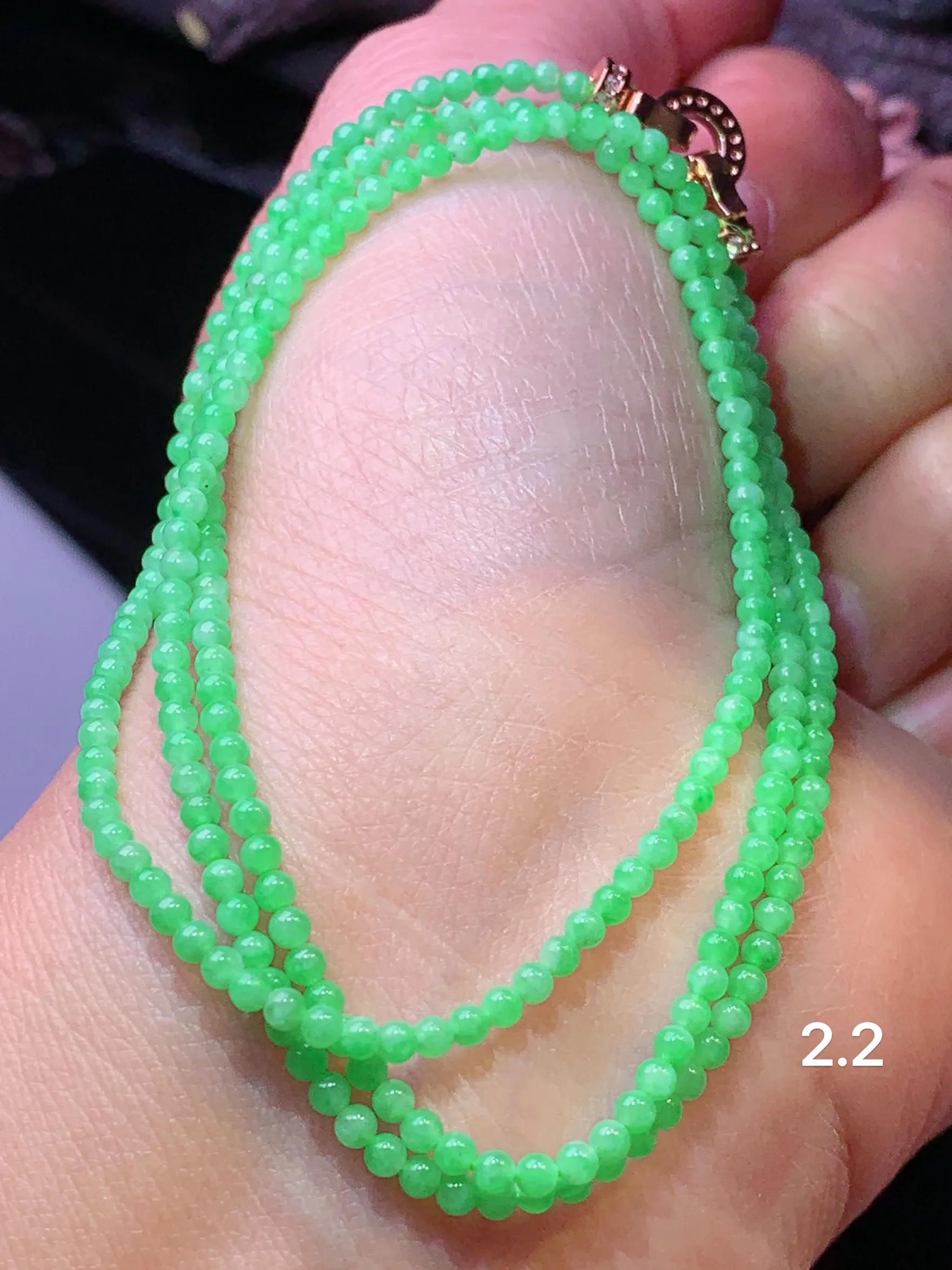 翠绿小米珠项链 玉质细腻 色泽清新艳丽 整体尺寸2.2