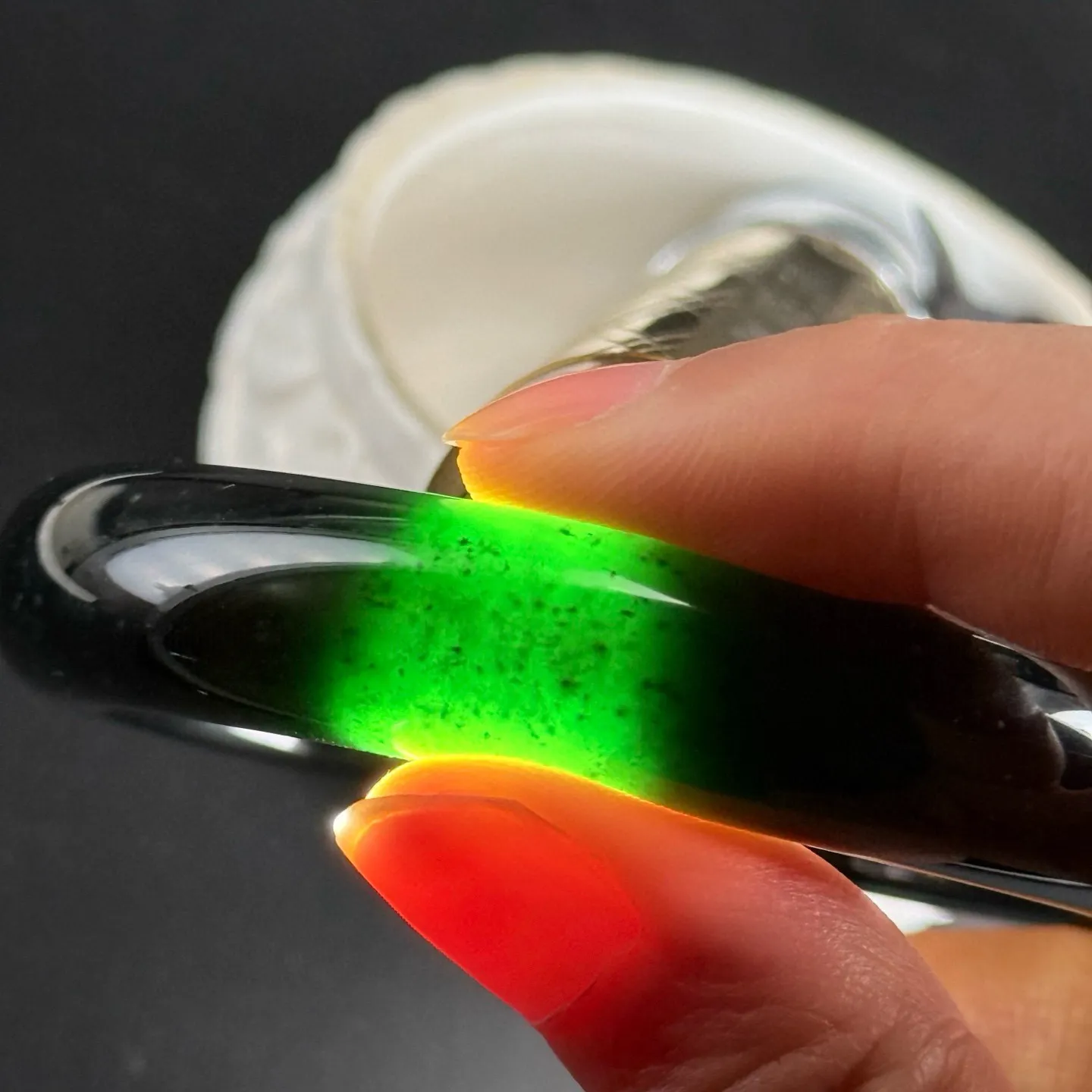 精品墨翠雪花棉手镯 种好色正 黑度极好 打灯通透 油性十足 尺寸57