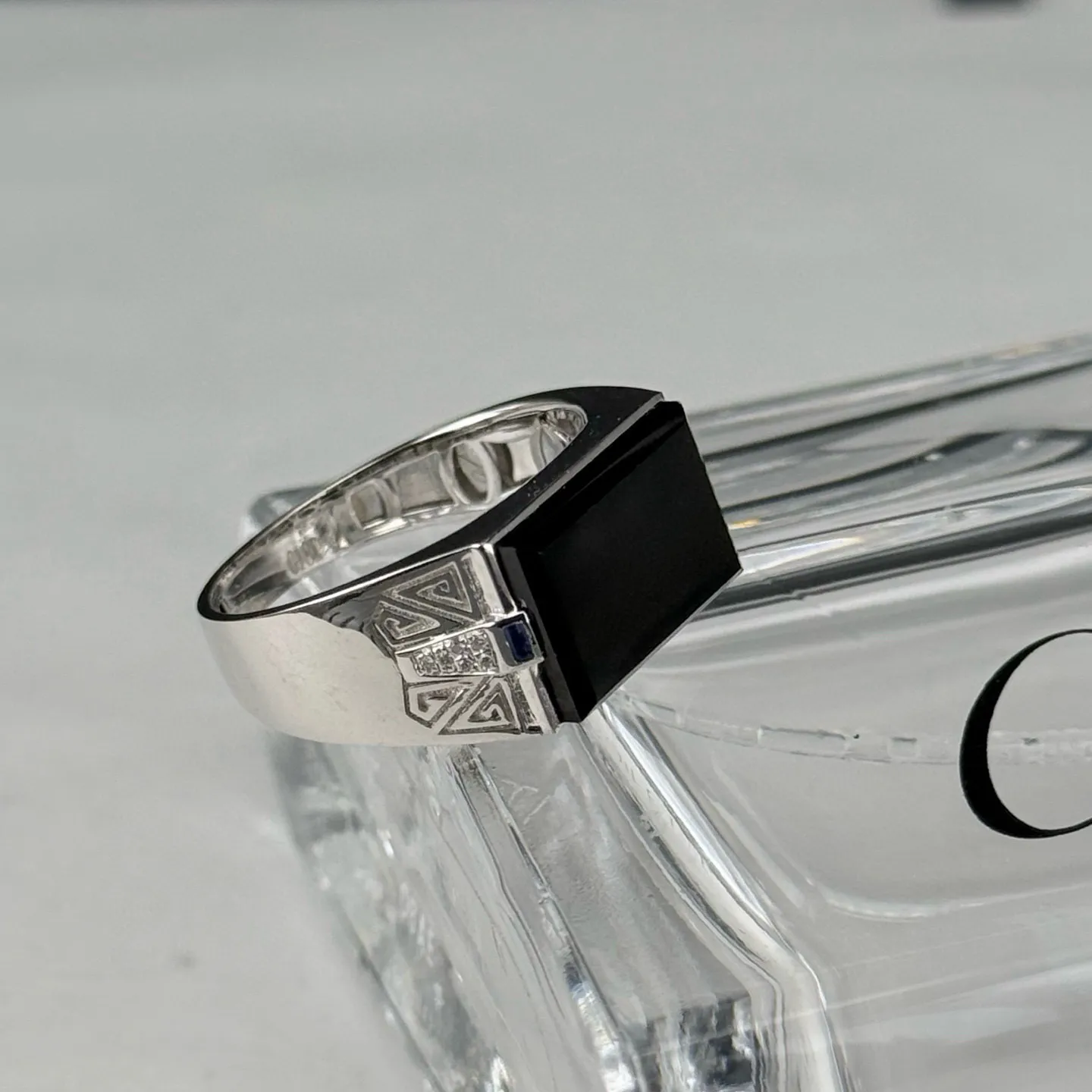 精品18k墨翠男戒 种好色正 黑度极好 打灯通透 油性十足 尺寸13.7