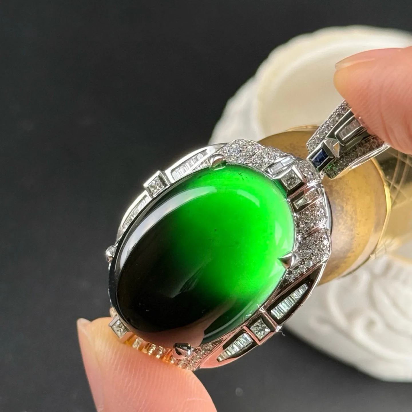 精品豪镶墨翠蛋面吊坠 种好色正 黑度极好 打灯通透 油性十足 尺寸45