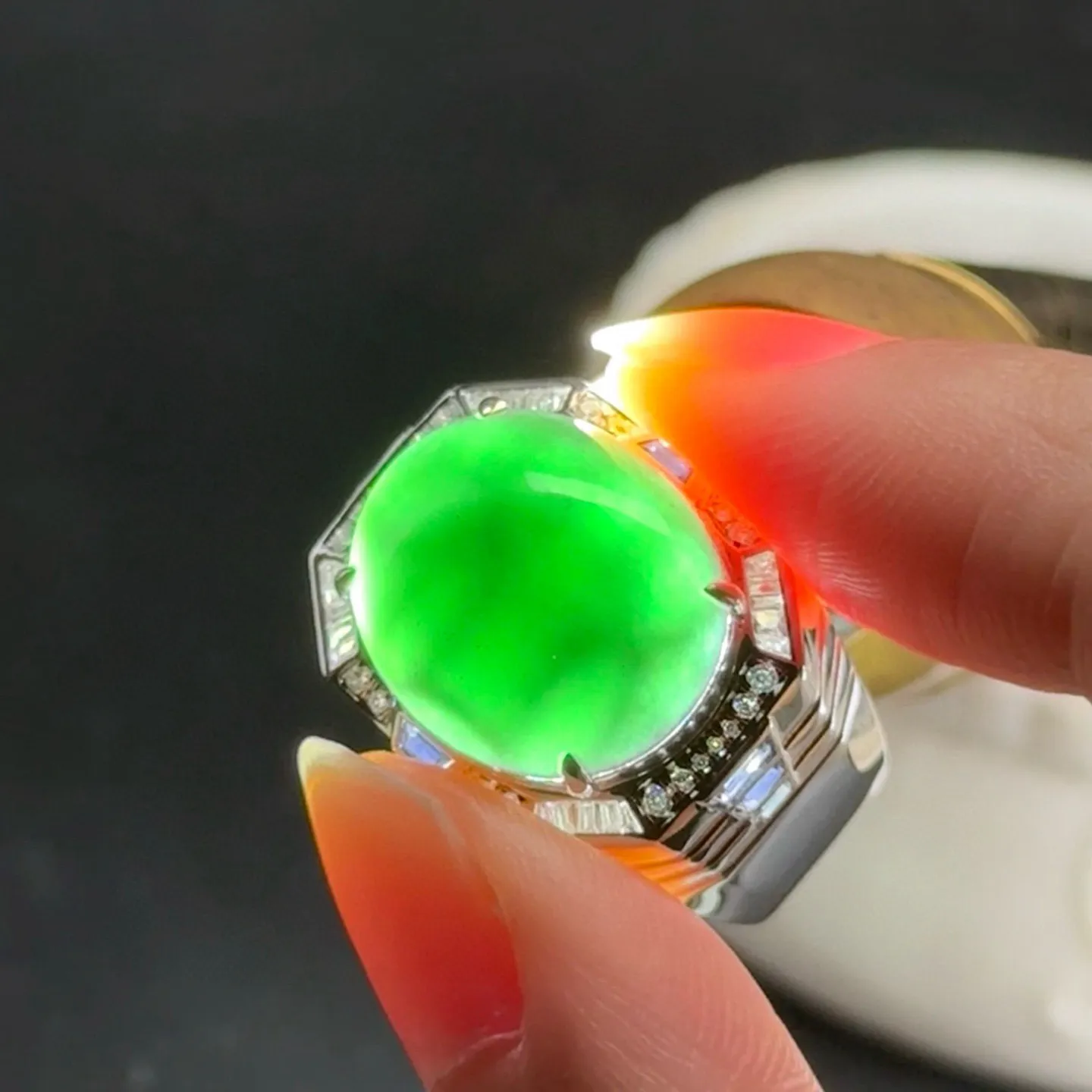 精品18k墨翠蛋面男戒 重金豪镶 打灯通透 油性十足 尺寸16.9