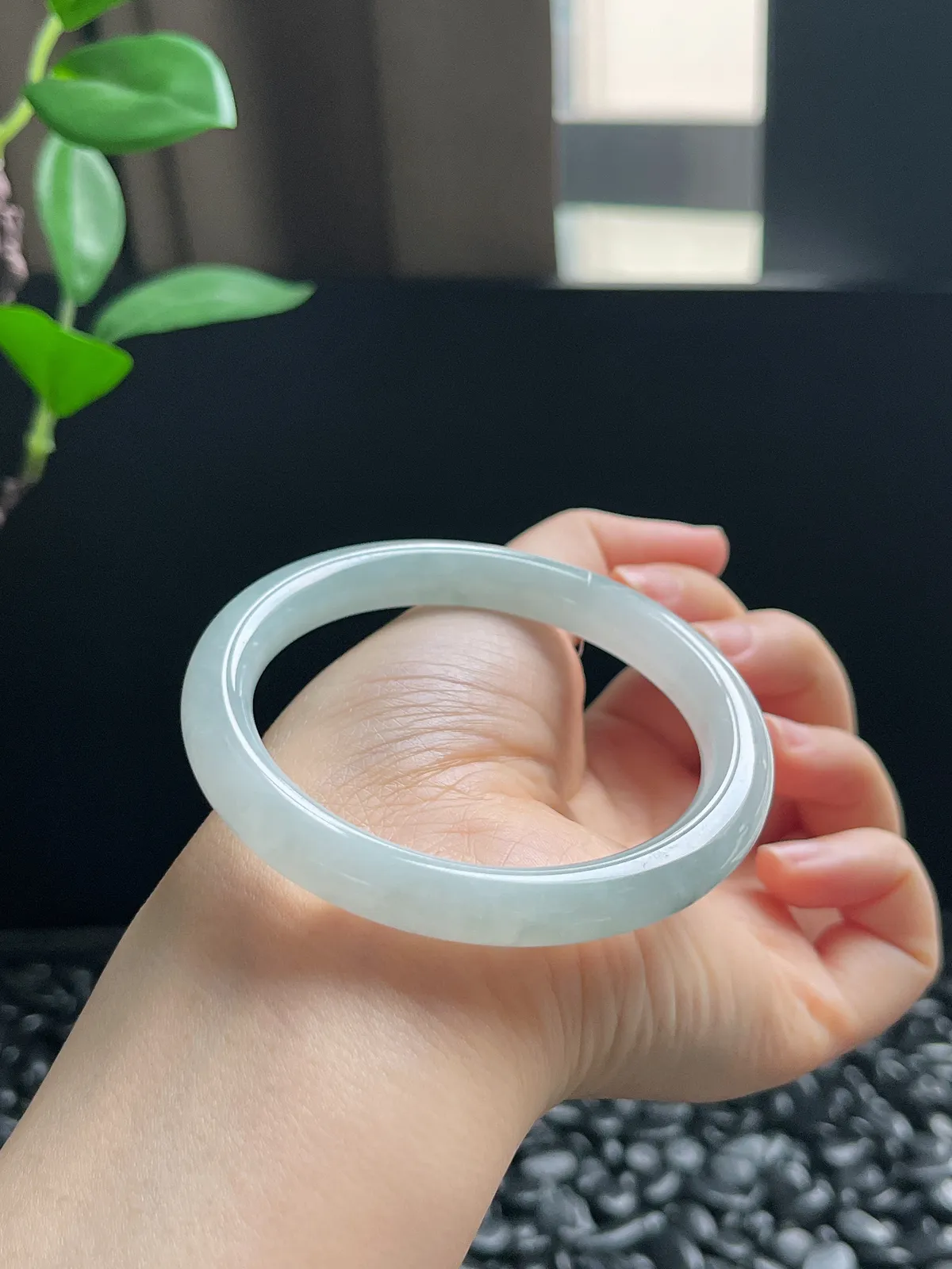 圆镯54.8圈口，翡翠糯化种白色手镯