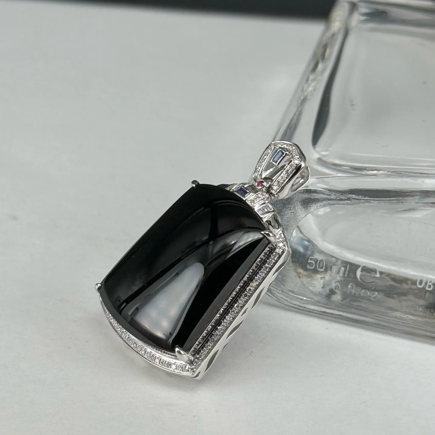 精品18k墨翠无事牌 种好色正 黑度极好 打灯通透 油性十足  尺寸36.5