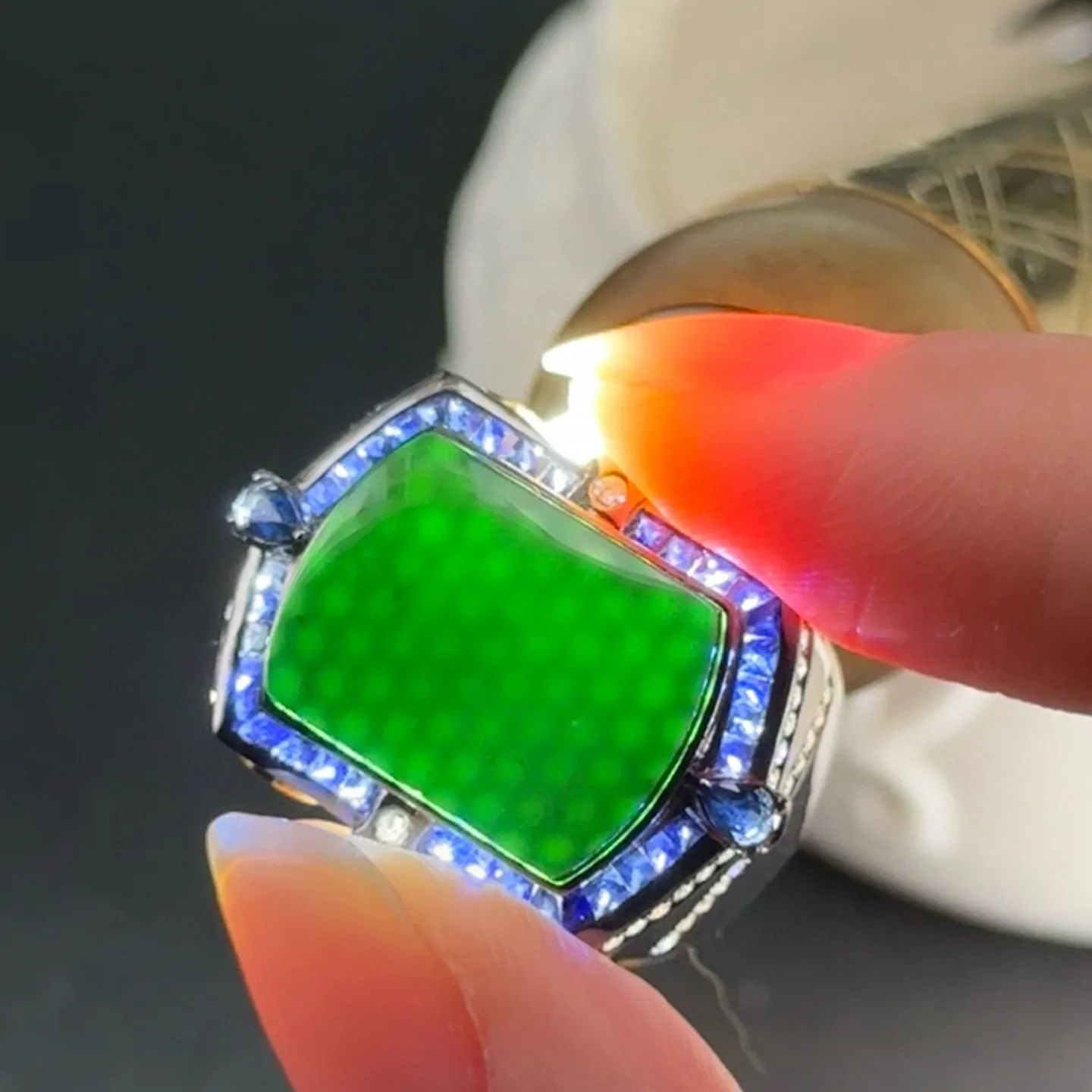 精品18k豪镶墨翠男戒 种好色正 黑度极好 打灯通透 油性十足 尺寸15.7