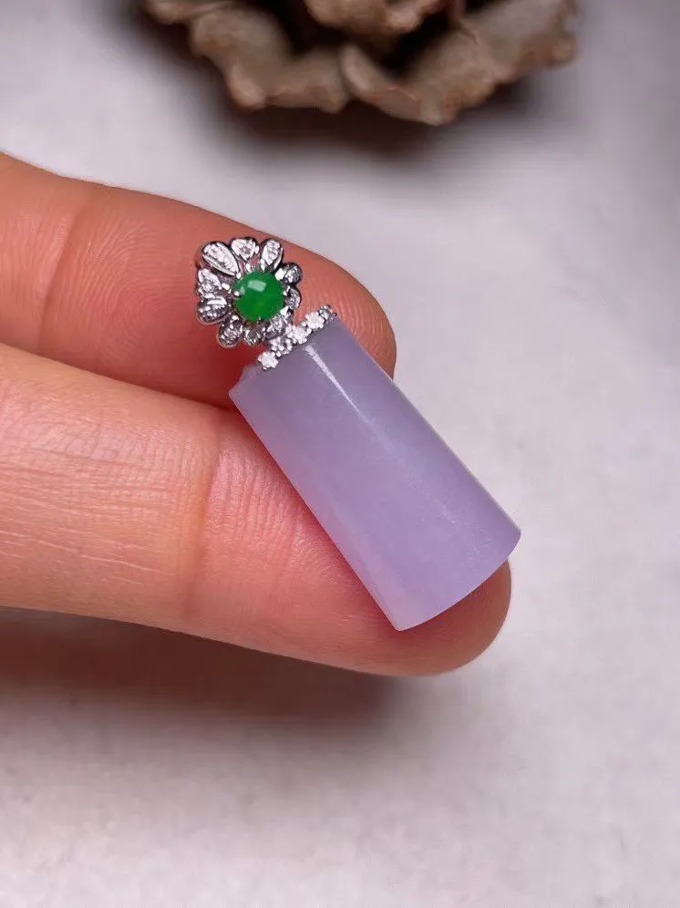 冰糯种紫罗兰无事牌吊坠、真金真钻镶嵌，种水好，玉质细腻 .裸石尺寸 18.6*10.0