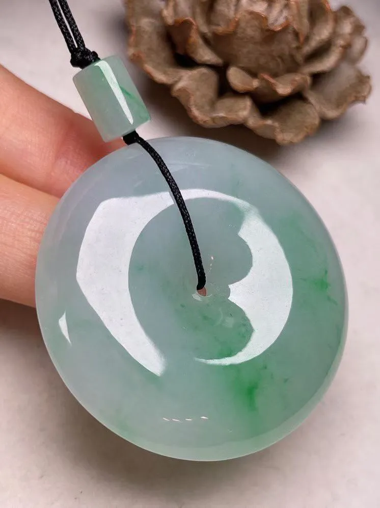 冰糯种飘绿【平安扣】吊坠，种水好，玉质细腻 ，卖相好‘.