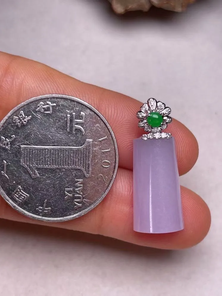 冰糯种紫罗兰无事牌吊坠、真金真钻镶嵌，种水好，玉质细腻 .裸石尺寸 18.6*10.0