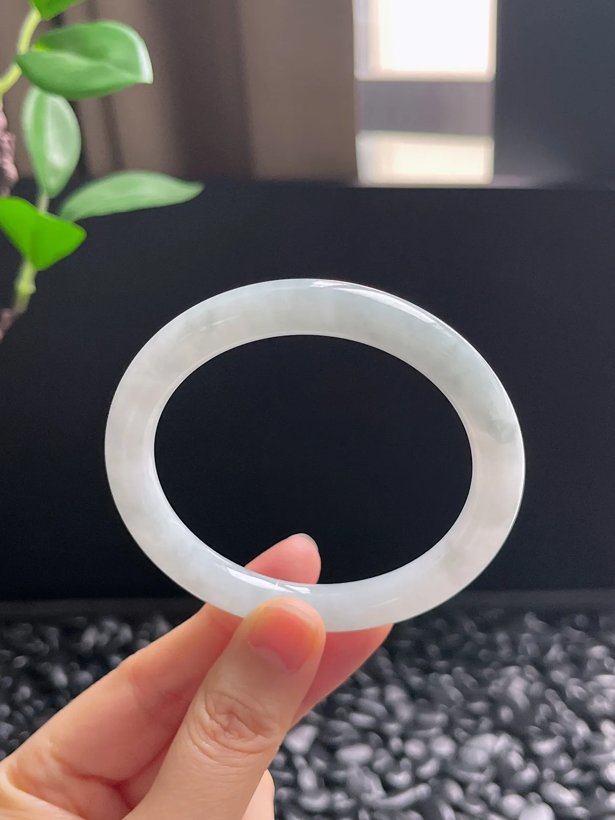 圆镯54.8圈口，翡翠糯化种白色手镯