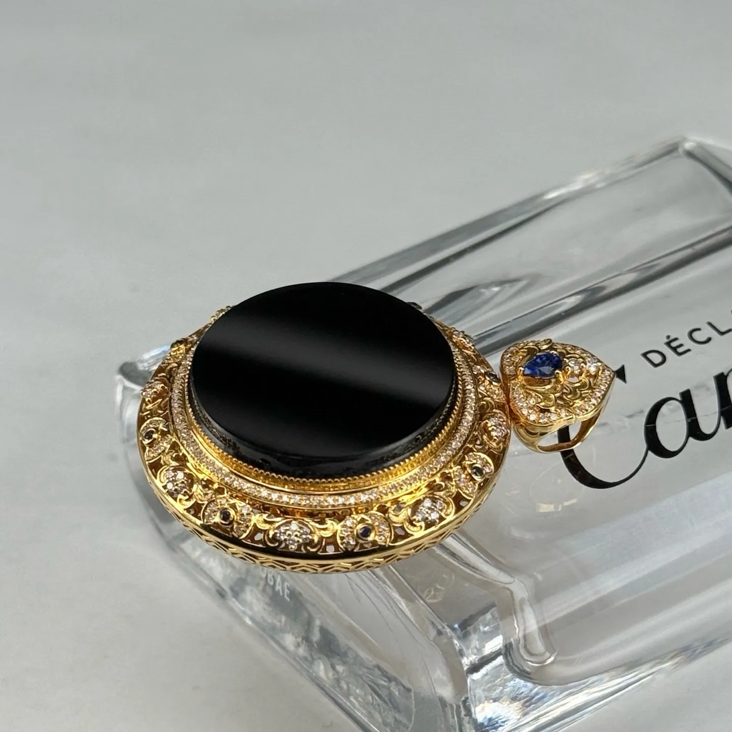 精品18k墨翠圆牌吊坠 种好色正 黑度极好 打灯通透 重金豪镶 尺寸43.6