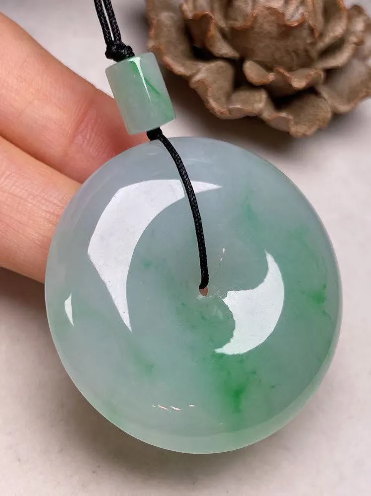 冰糯种飘绿【平安扣】吊坠，种水好，玉质细腻 ，卖相好‘.