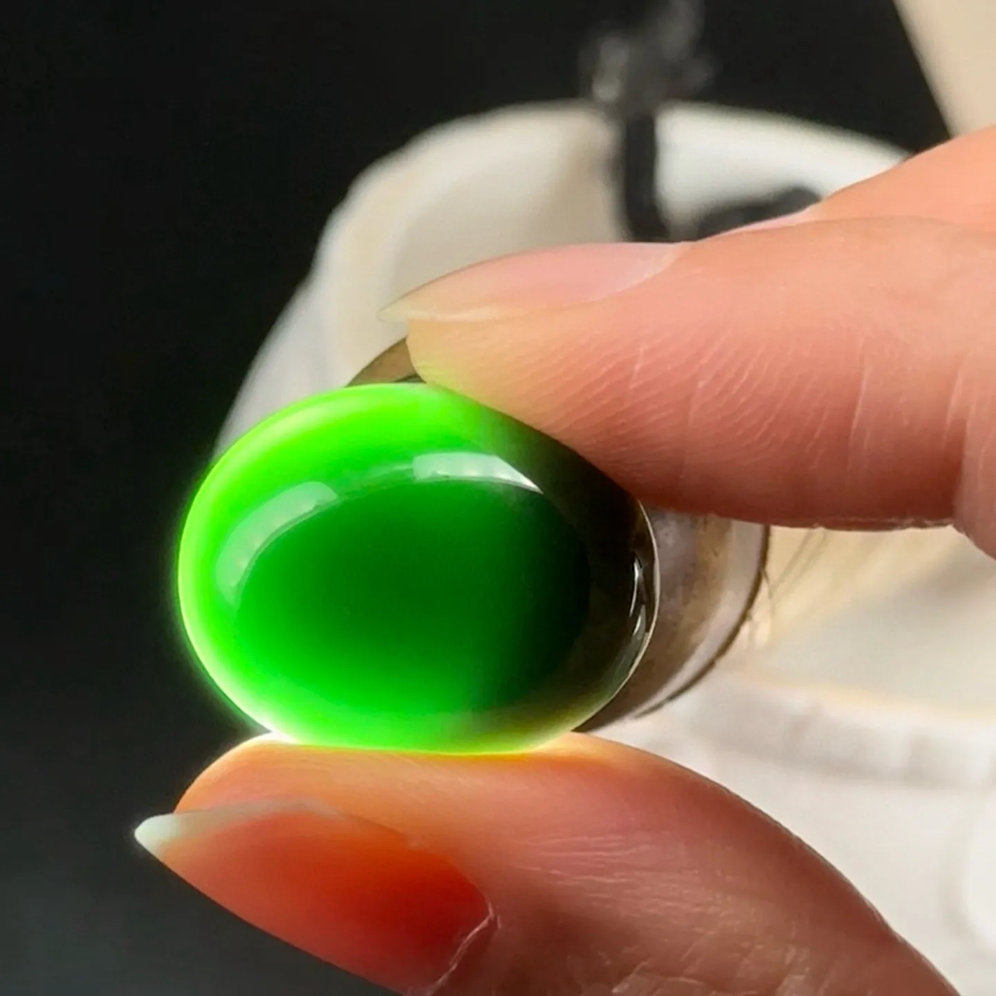 墨翠裸石蛋面 种好色正 黑度极好 打灯通透 油性十足  尺寸21