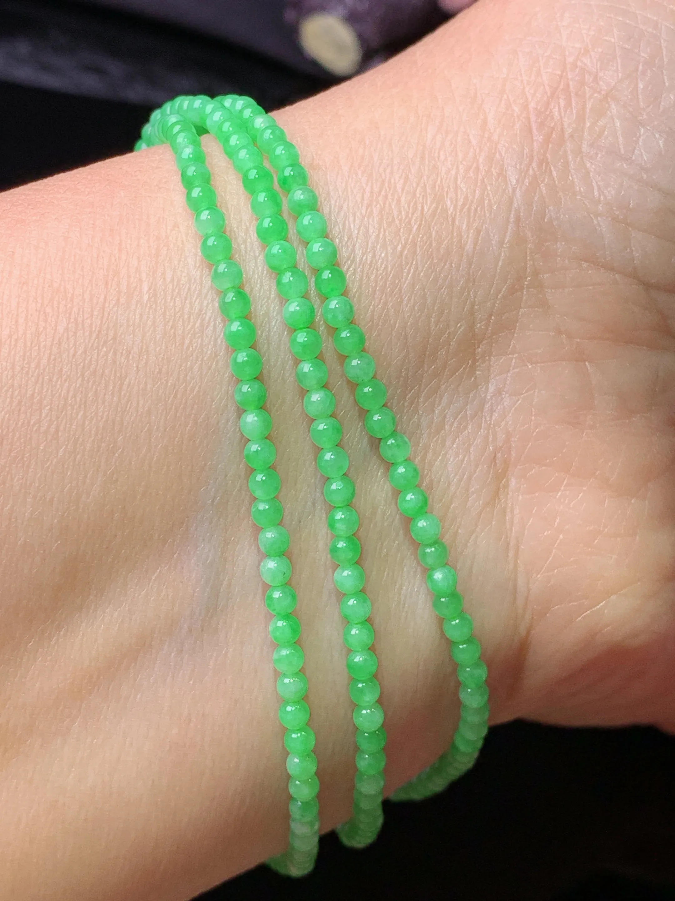 翠绿小米珠项链 玉质细腻 色泽清新艳丽 整体尺寸2.2