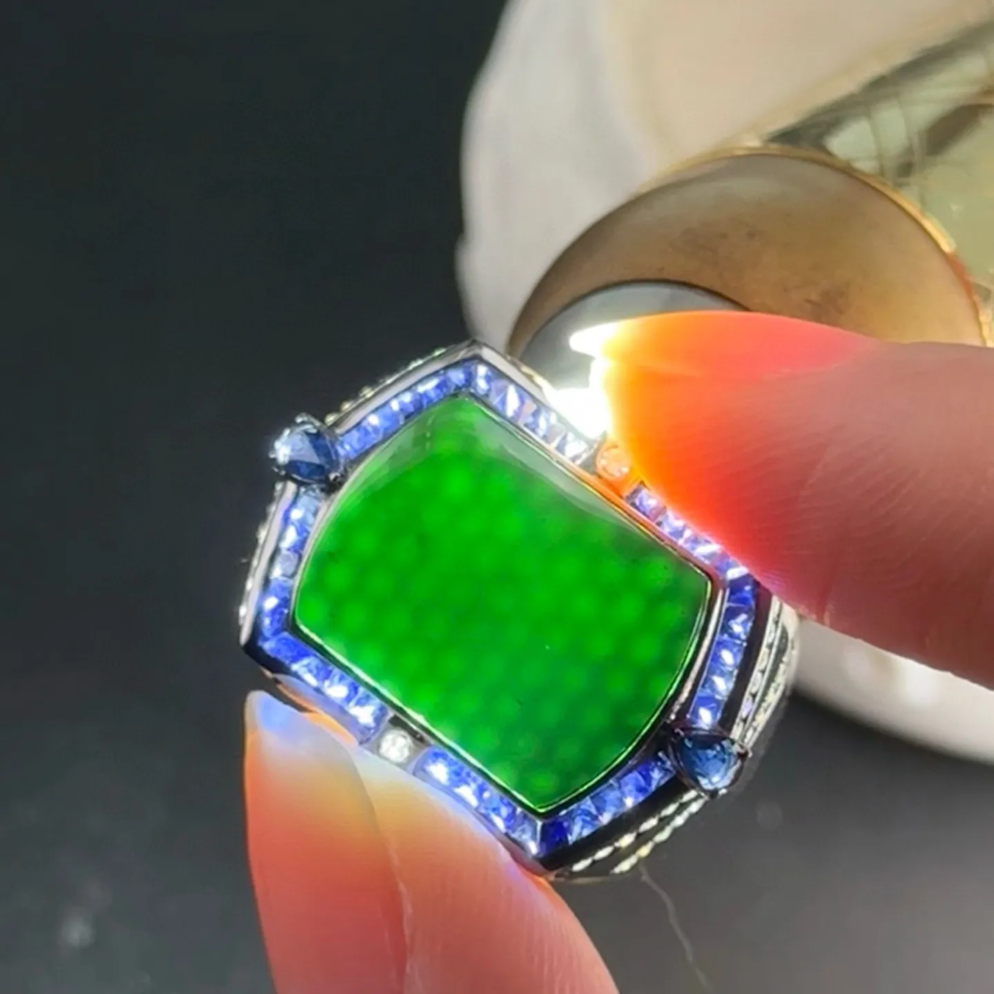 精品18k豪镶墨翠男戒 种好色正 黑度极好 打灯通透 油性十足 尺寸15.7