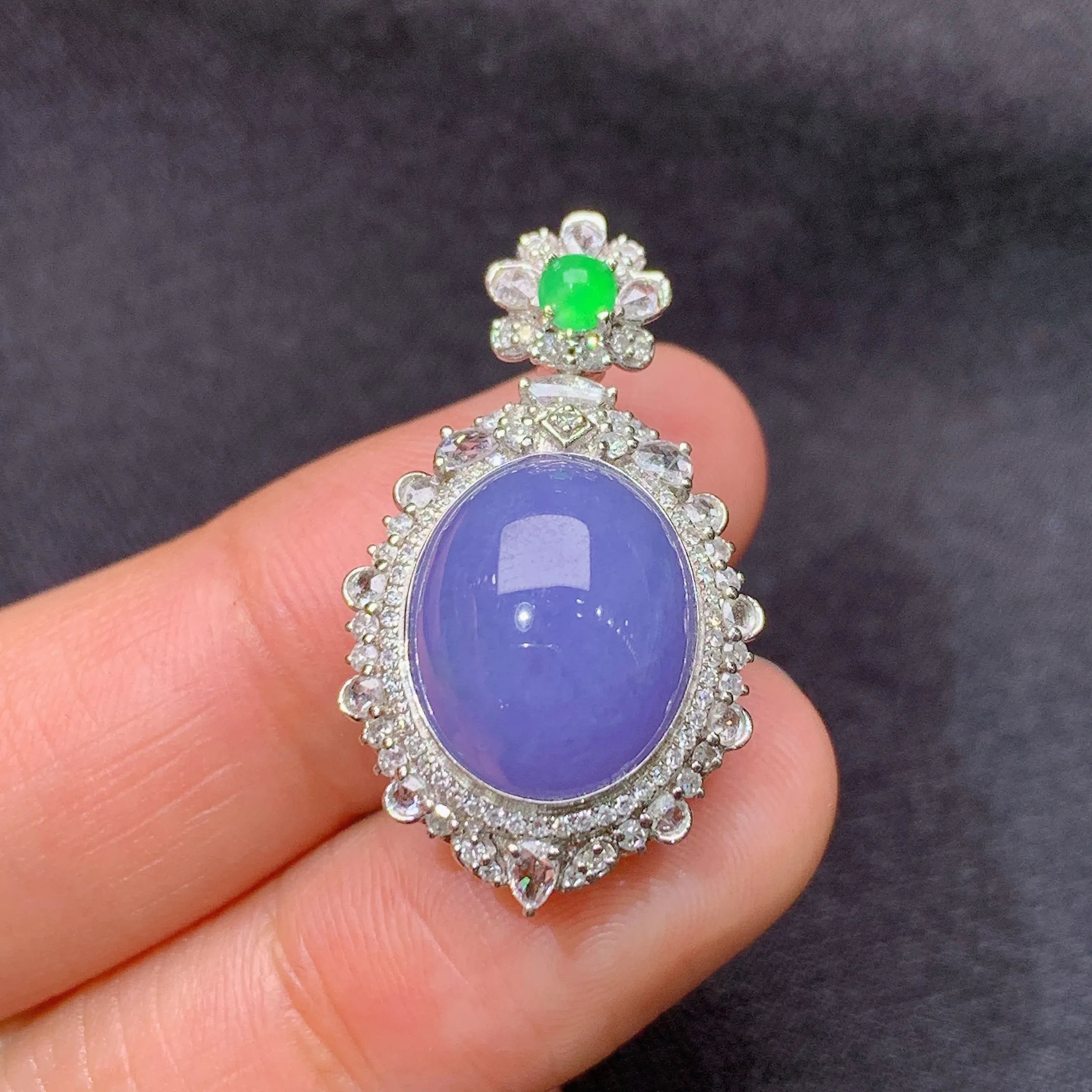 冰紫罗兰蛋面吊坠，18k金镶嵌，温润细腻，颜色浓郁，28*16.3*11.3