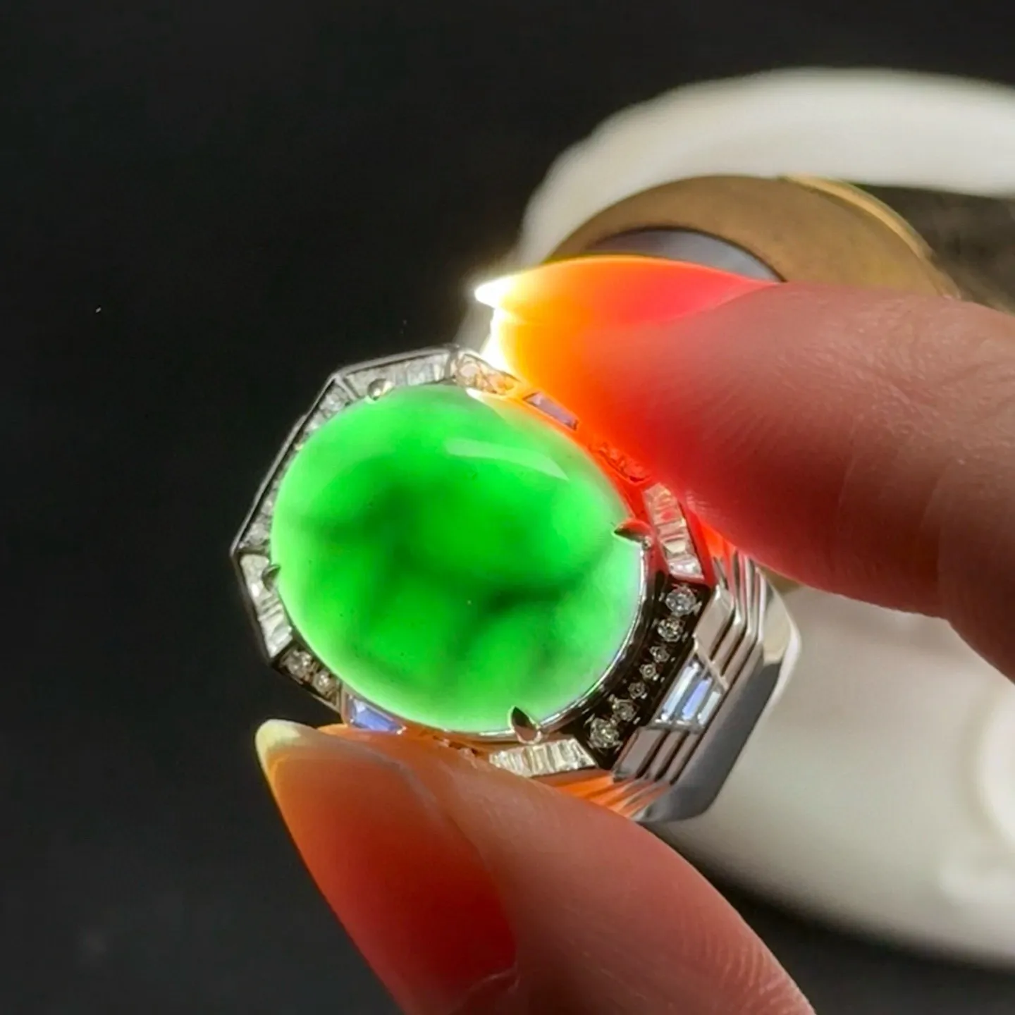 精品18k墨翠蛋面男戒 重金豪镶 打灯通透 油性十足 尺寸16.9