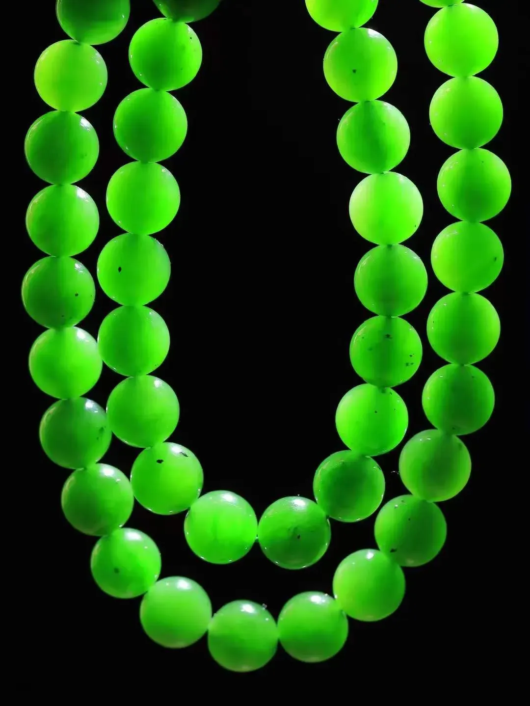 【珠圆玉润.项链】

精品和田玉碧玉珠圆玉润项链 玉质细腻油润 饱满光滑 质朴无华，悠远简单，人心境界远，百世修炼深，心灵常驻善意持，觉悟人生百世修。重77.3克 尺寸取一10mm  FDL-221202822