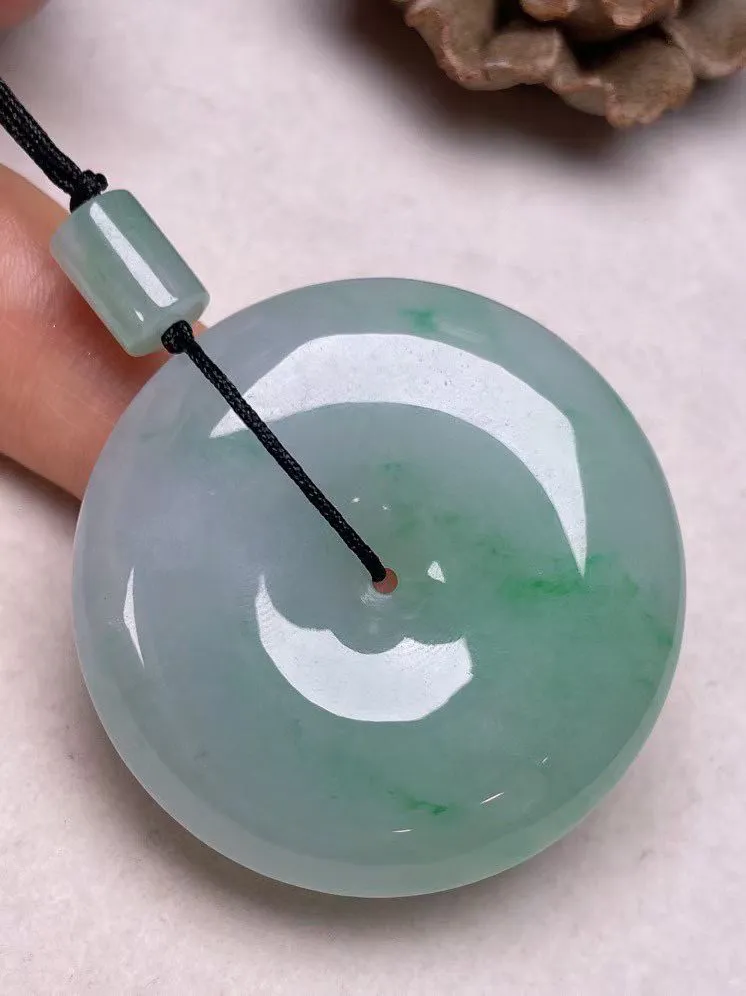 冰糯种飘绿【平安扣】吊坠，种水好，玉质细腻 ，卖相好‘.