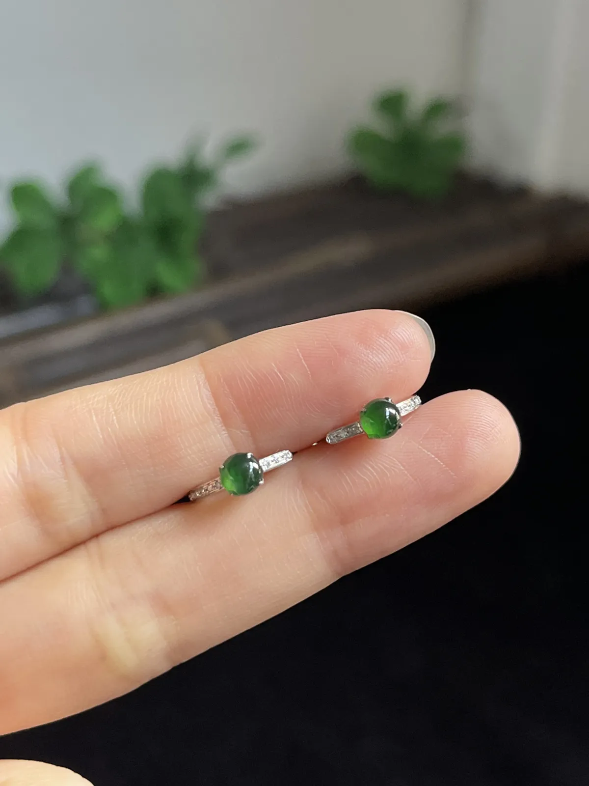 翡翠18K耳钉，美丽灵动
