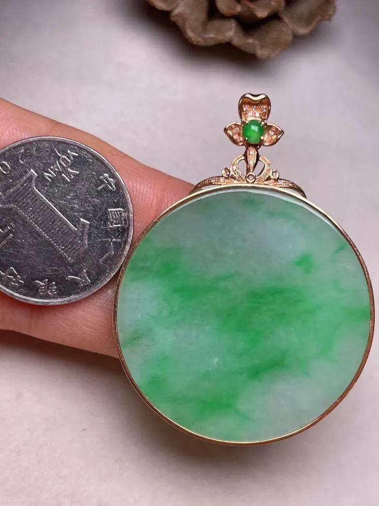 冰糯种辣色平安扣吊坠、真金真钻镶嵌，种水好，玉质细腻 .裸石尺寸 38.2*