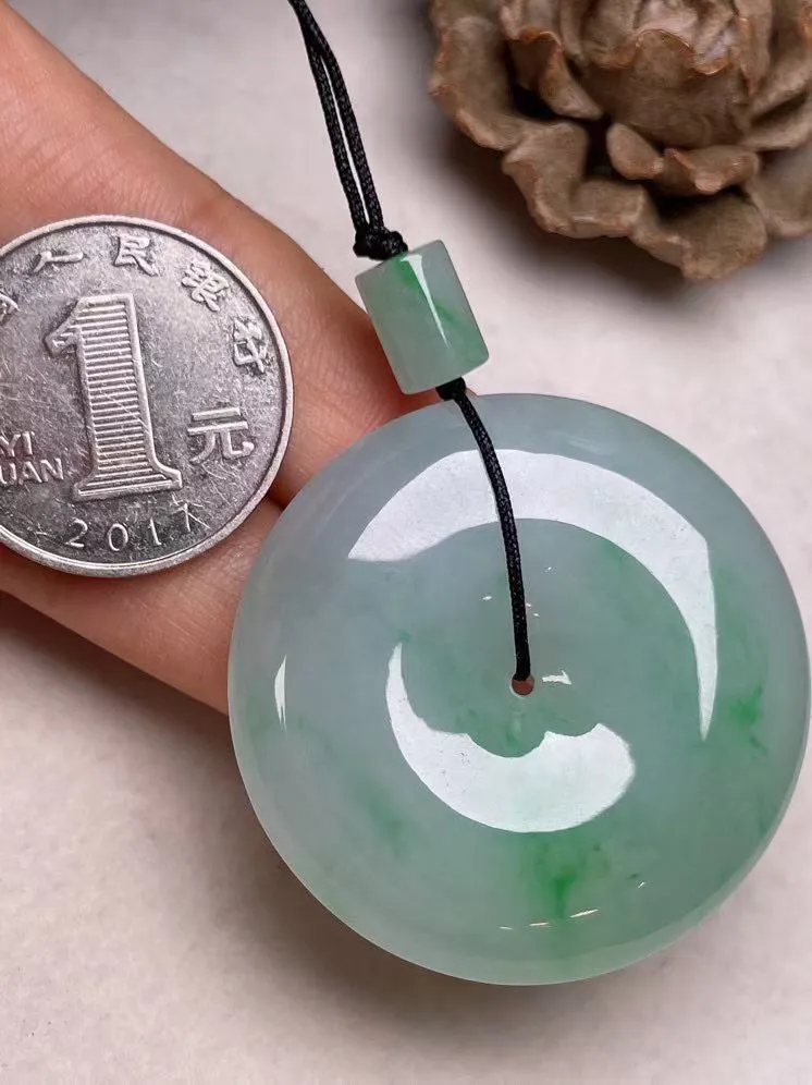 冰糯种飘绿【平安扣】吊坠，种水好，玉质细腻 ，卖相好‘.