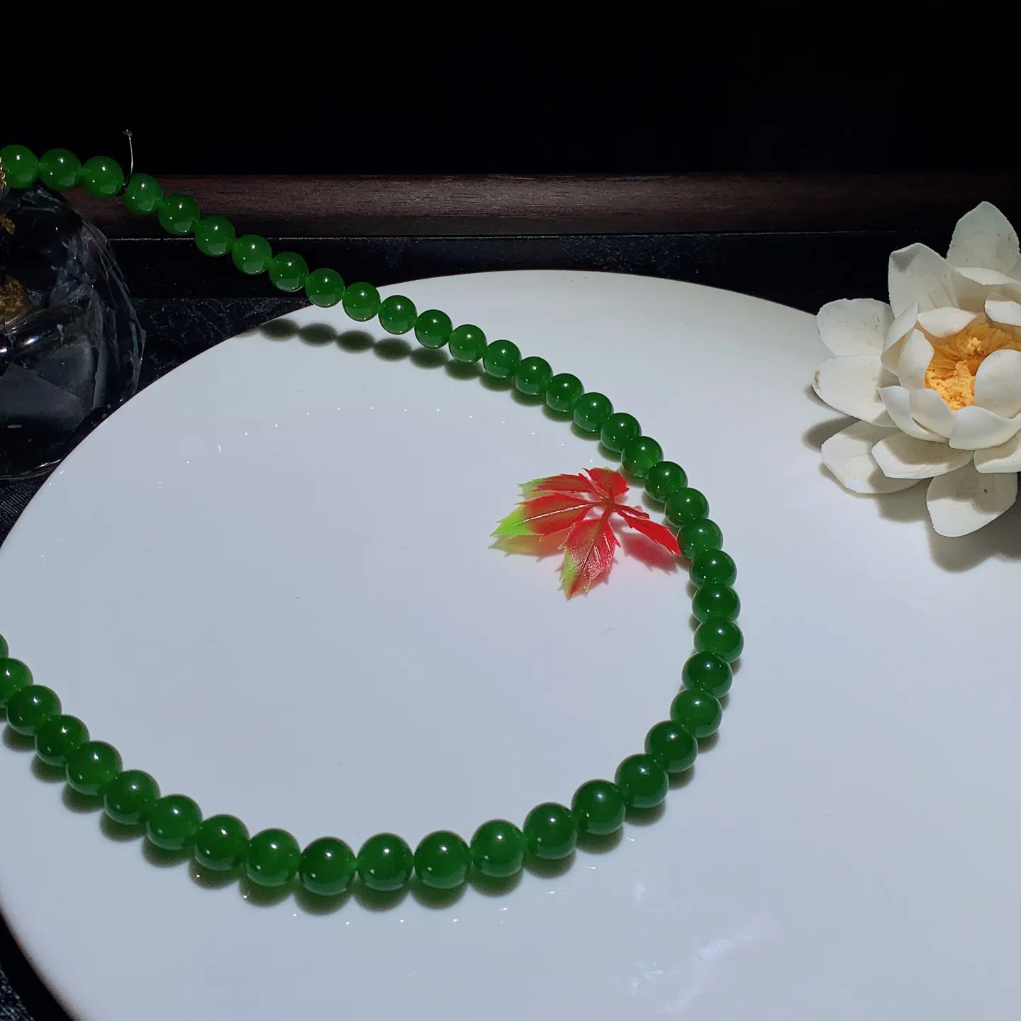 和田玉阳绿俄罗斯碧玉项链。碧玉妈妈链。单颗尺寸8！玉质细腻油润。手推出油。佩戴高端典雅。lt251227