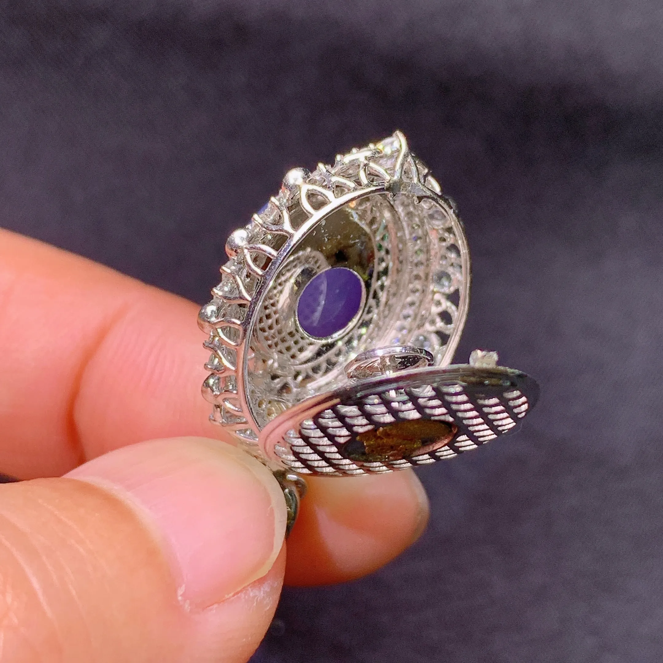 冰紫罗兰蛋面吊坠，18k金镶嵌，温润细腻，颜色浓郁，28*16.3*11.3