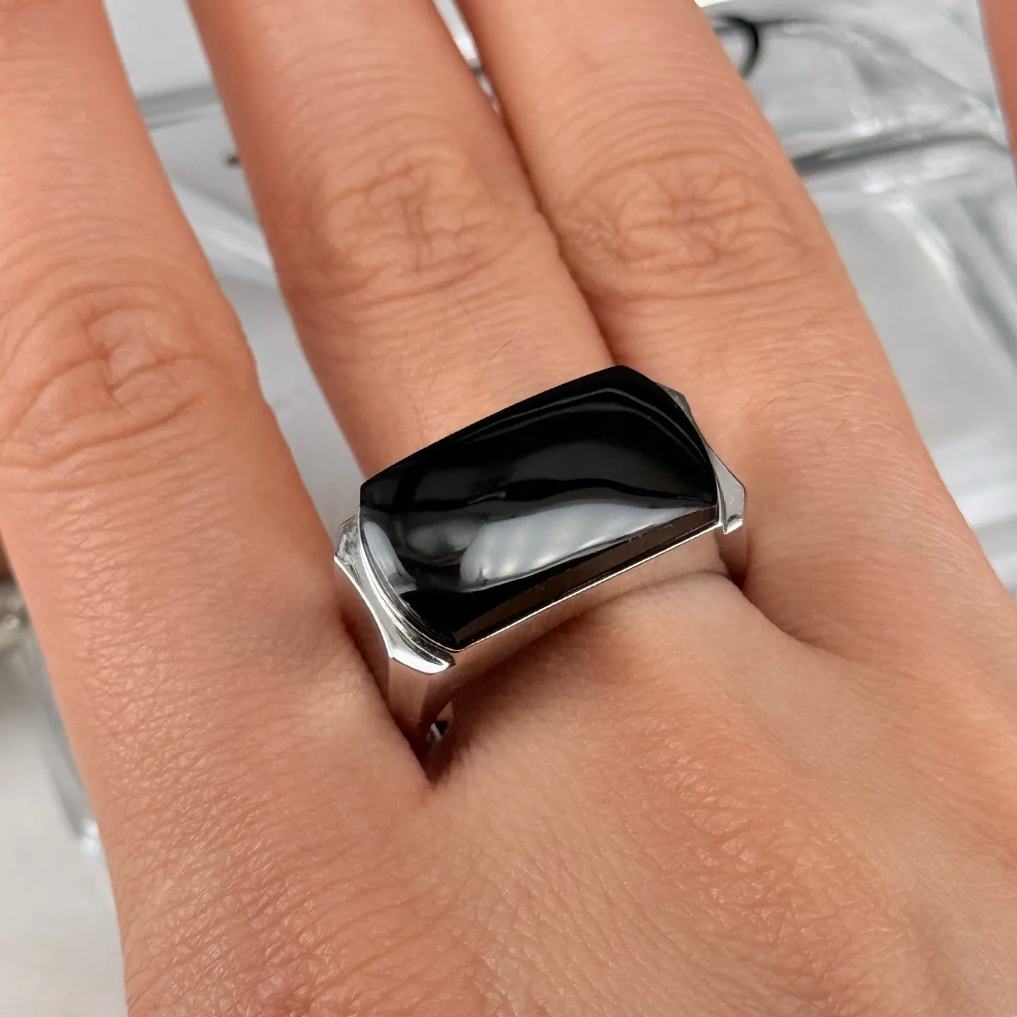 精品18k白金墨翠马鞍男戒 种好色正 黑度极好 打灯通透 油性十足 尺寸19.3