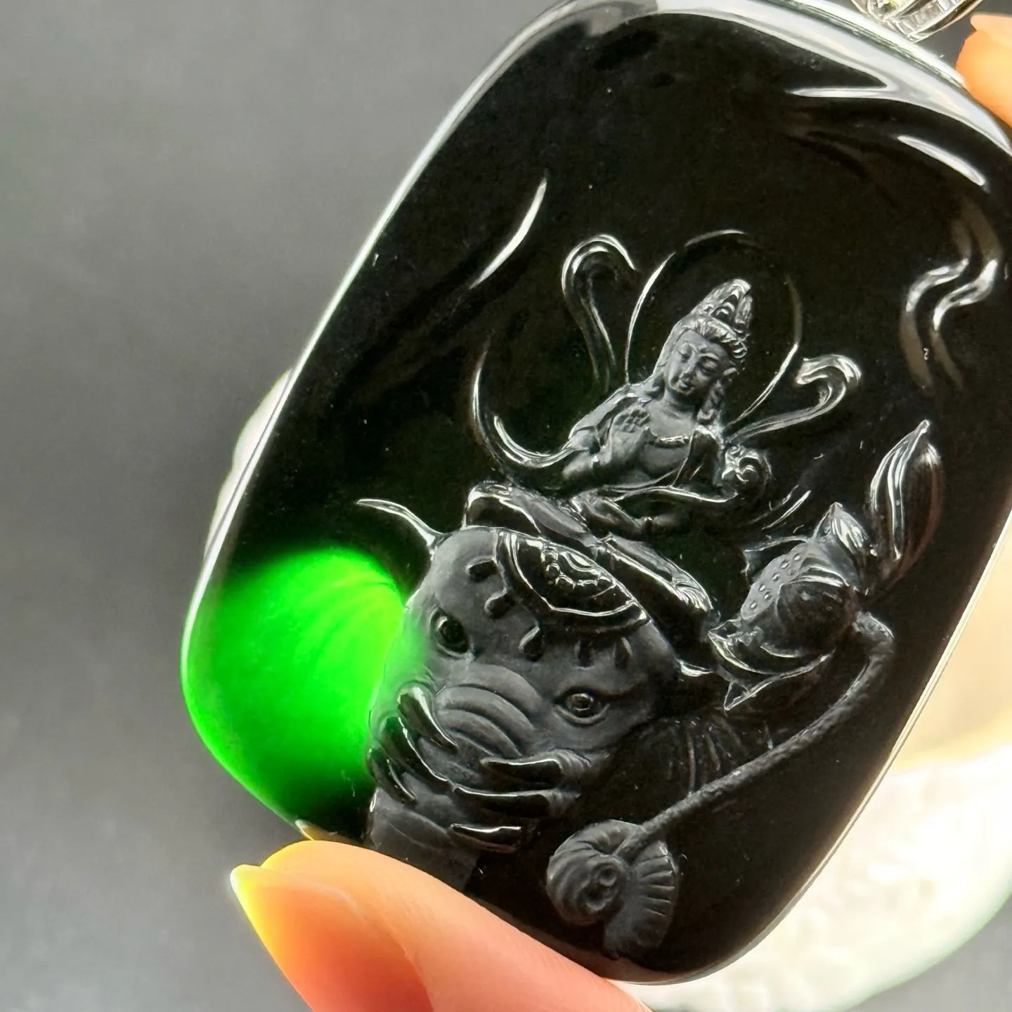 精品18k墨翠普贤菩萨 种好色正 黑度极好 打灯通透 油性十足 尺寸68.4