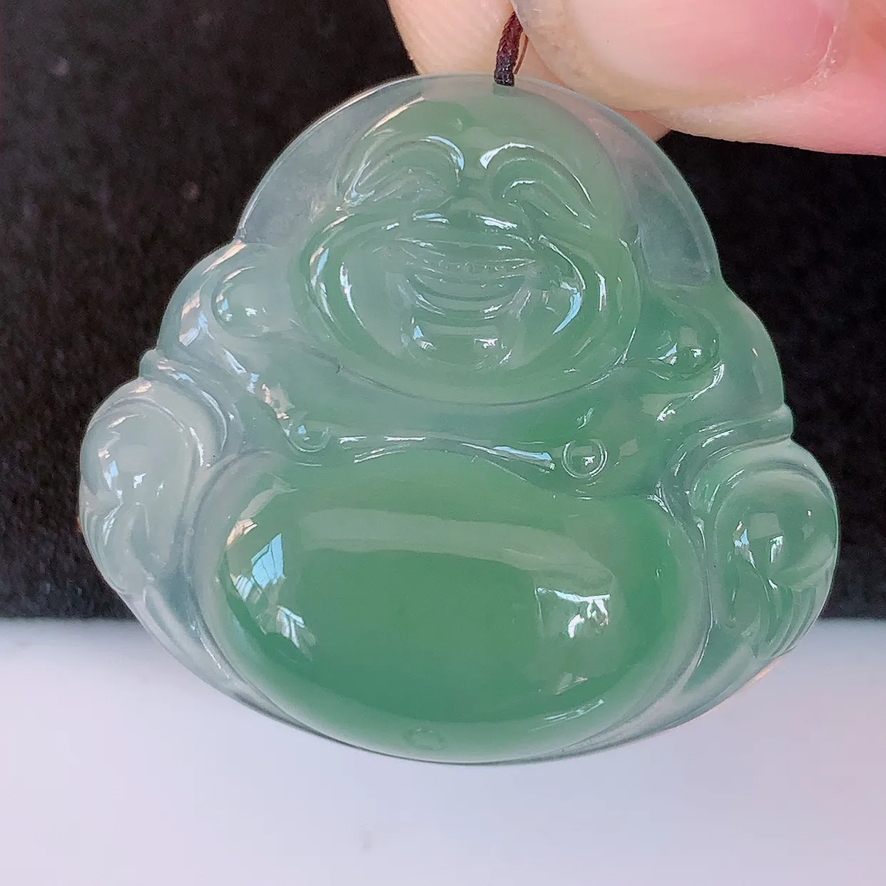 自然光实拍，冰种满绿翡翠佛公吊坠， 玉笑佛，饱满，开脸喜庆，配戴优雅迷人！#57.28