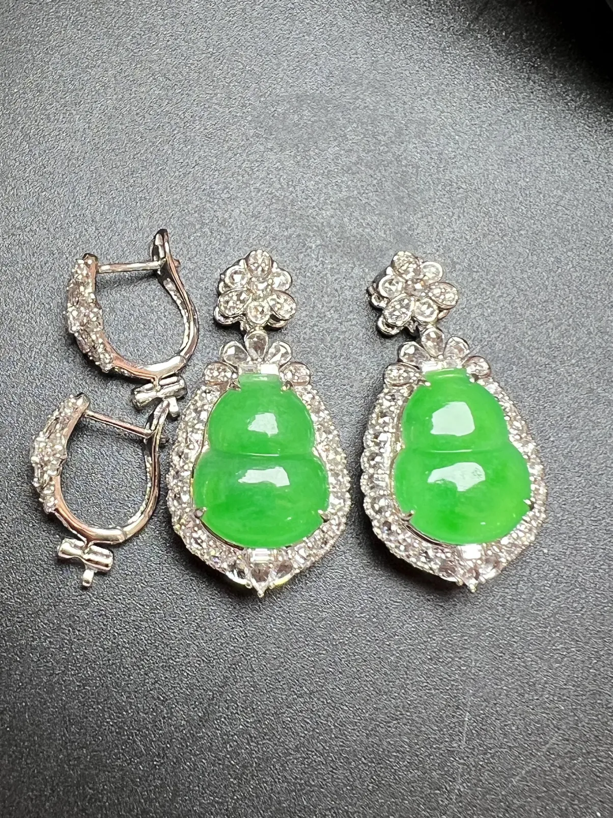 双用款满绿葫芦耳坠+坠总长46.5*15.8*9.5 裸石尺寸14.8*11.9*3.5